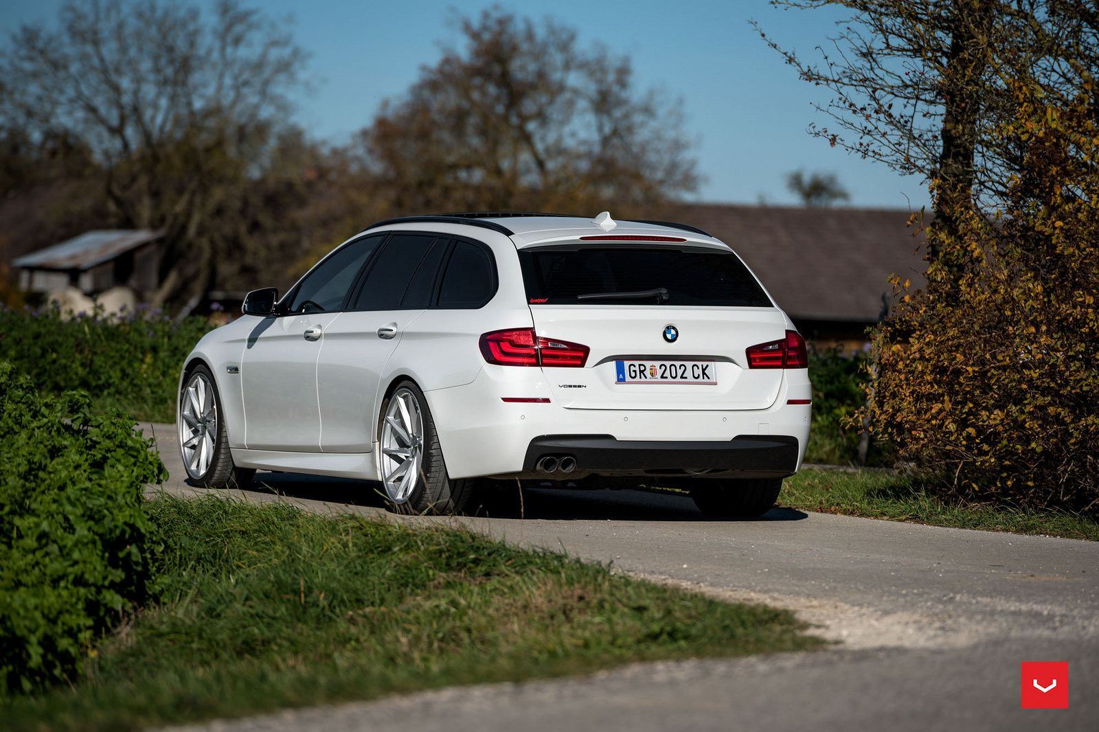 Wallpaper #a2597 01 BMW Ix Xdrive40 Sport Alpine White Paul Tans Automotive News