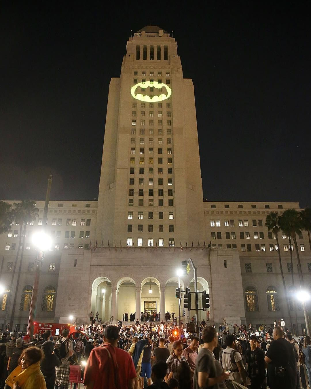 Wallpaper #shlEII8BtGB6xQ78dn0s56 Remembering Batman Adam West the Bat Signal Over La Last Night