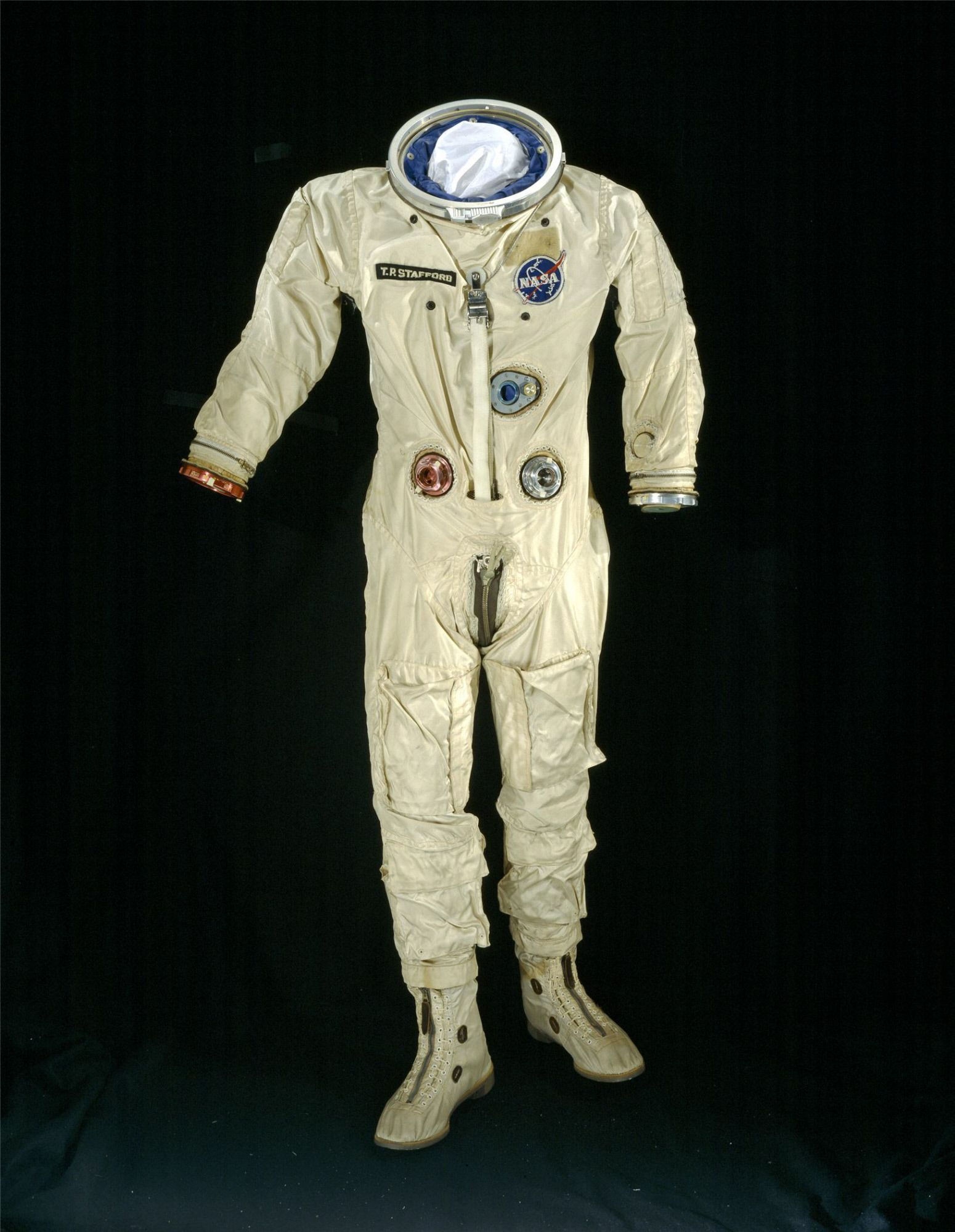 Wallpaper #e2eE_JIBSpphPi3-ZZiW162 Thomas P Stafford Wore This Spacesuit on Gemini Ix a Mission Launched