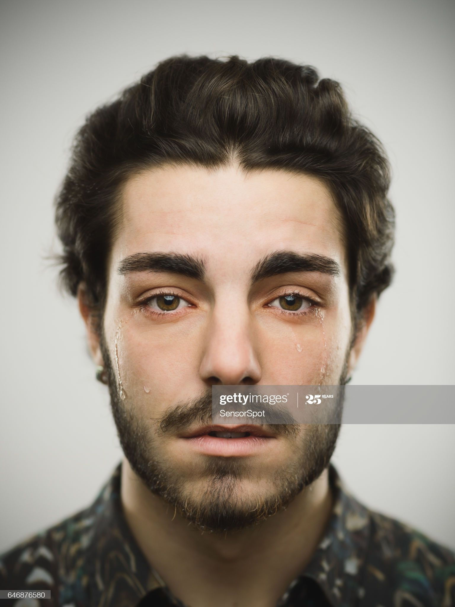 Wallpaper #q2eP65IBSpphPi3-00yX287 Stock Photo Portrait of a Real Crying Man Portrait Close Up
