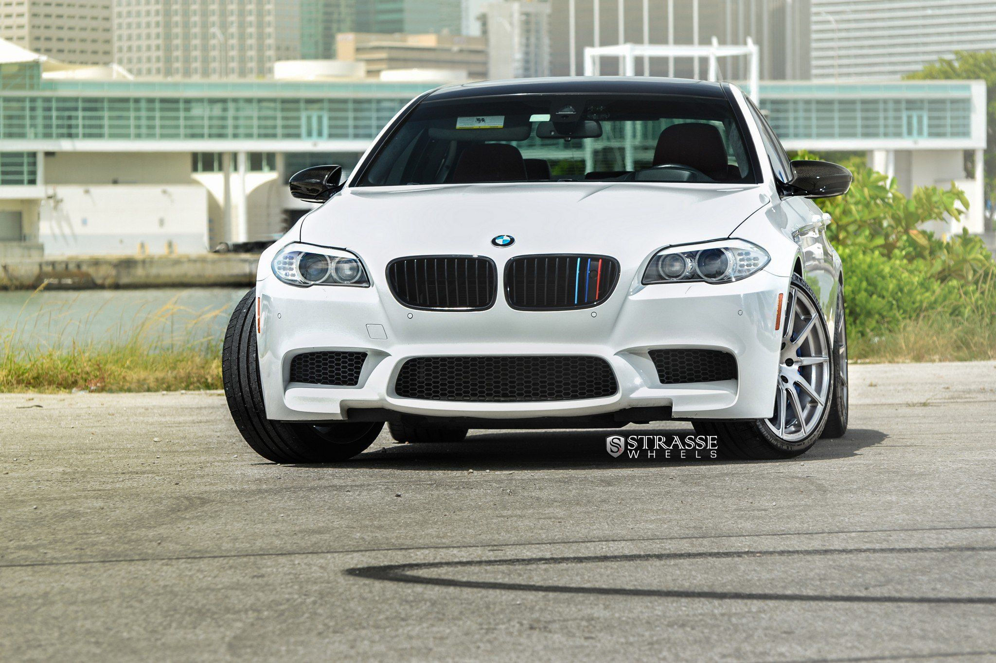 Wallpaper #v3fdJpMB-pgBXx60JaPB179 White BMW 5 Series with Aftermarket Headlights Photo by Strasse
