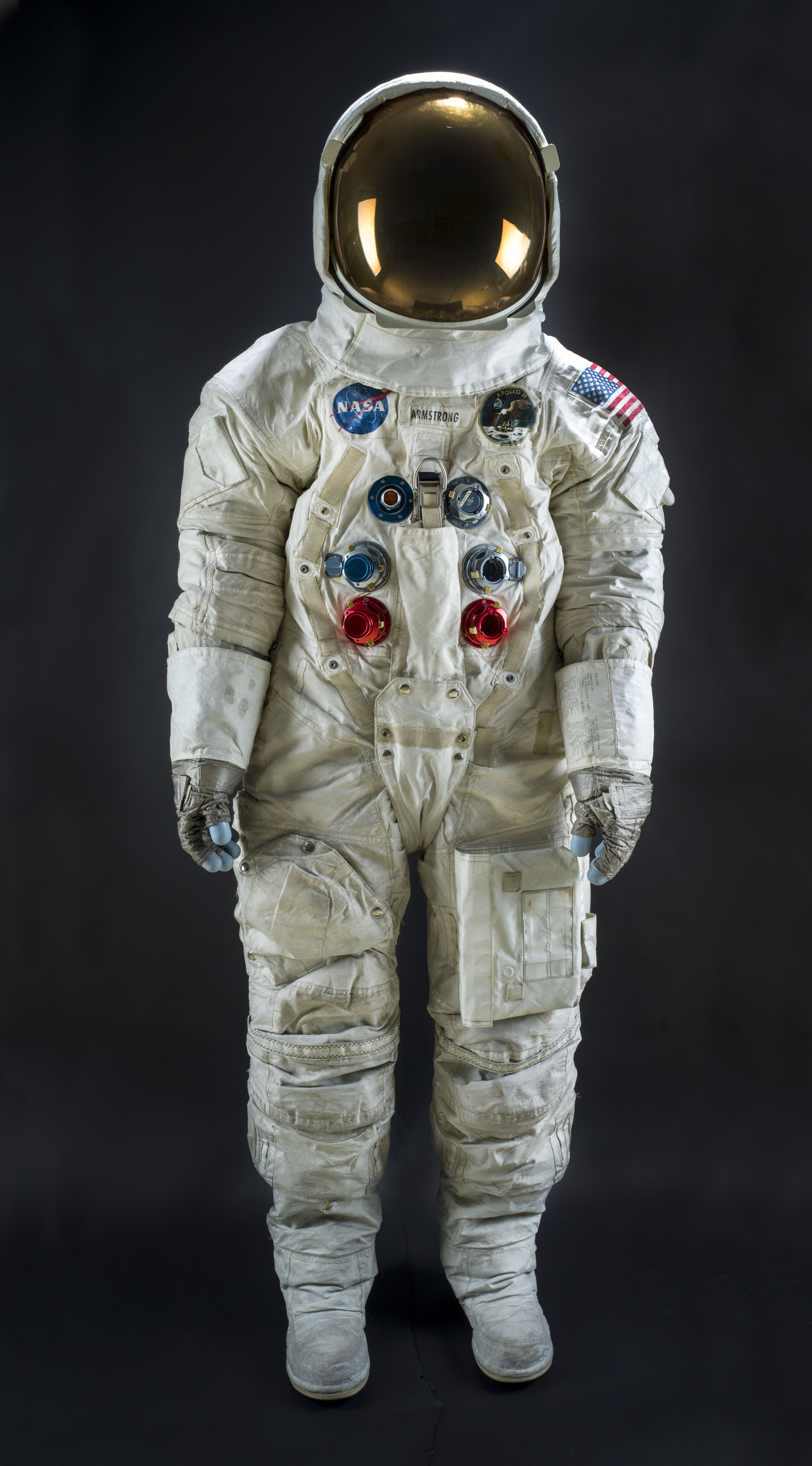 Wallpaper #e2eE_JIBSpphPi3-ZZiW5 Neil Armstrongs Apollo 11 Spacesuit Space Suit Apollo 11 Neil