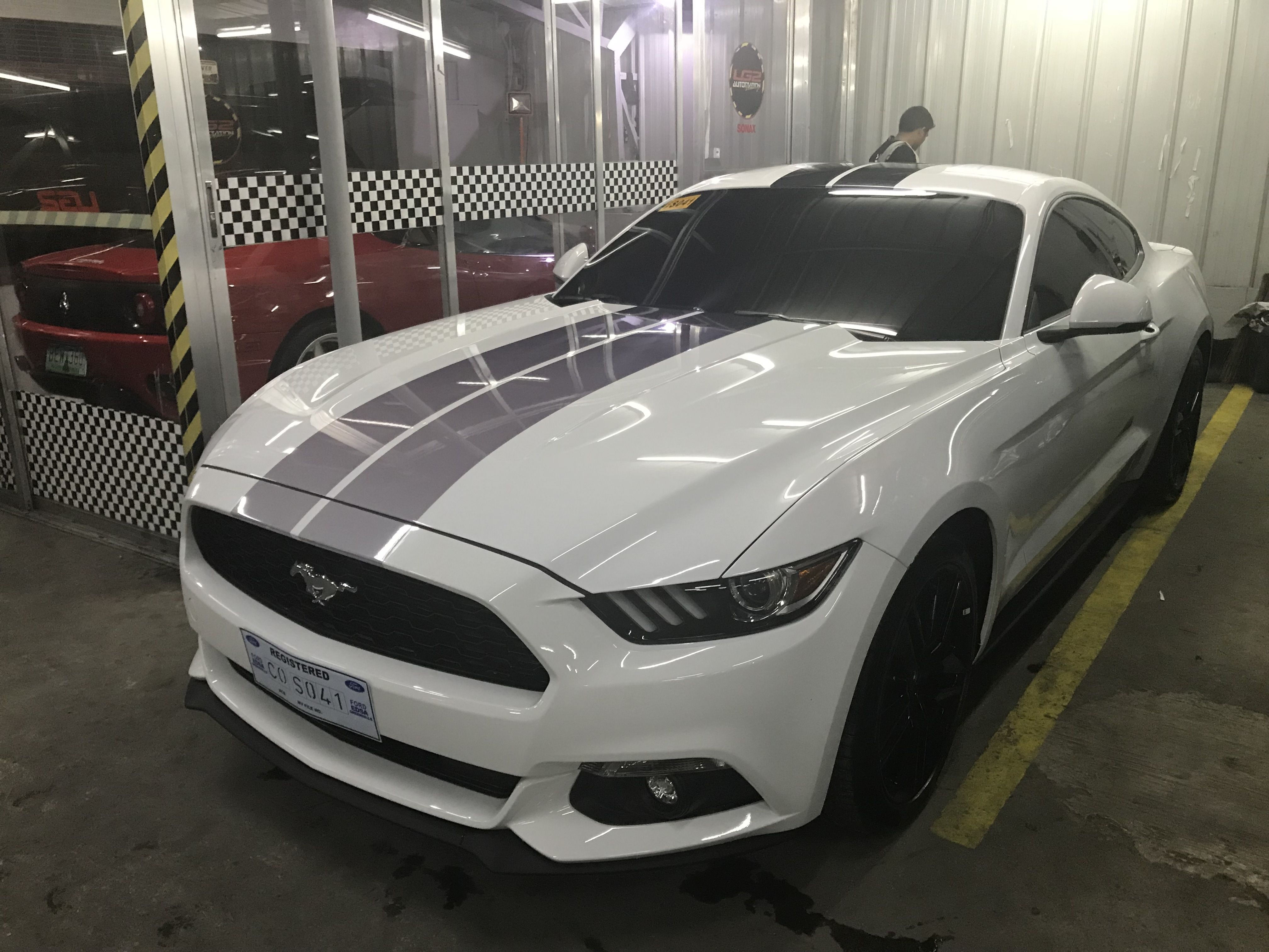 Wallpaper #MBm1F48BtGB6xQ78uXCw7 Mustang Oxford White Ecoboost with Faded Racing Stripes Rally Stripes