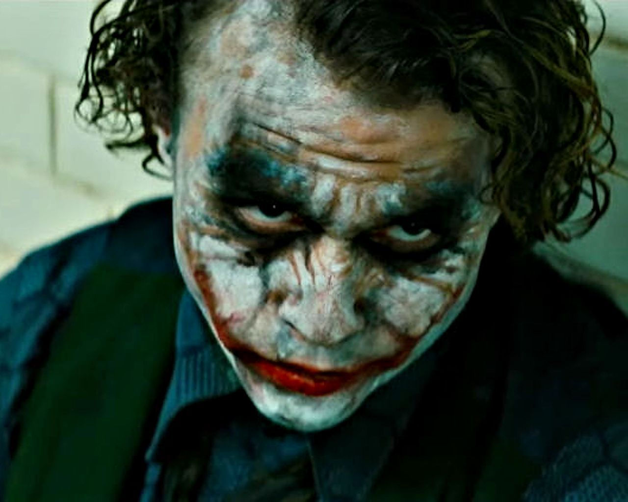 Wallpaper #-dt2XZcBzF5tfotJT-Ps19 The Joker as Played by Heath Ledger in the Dark Knight 2008 Gotham