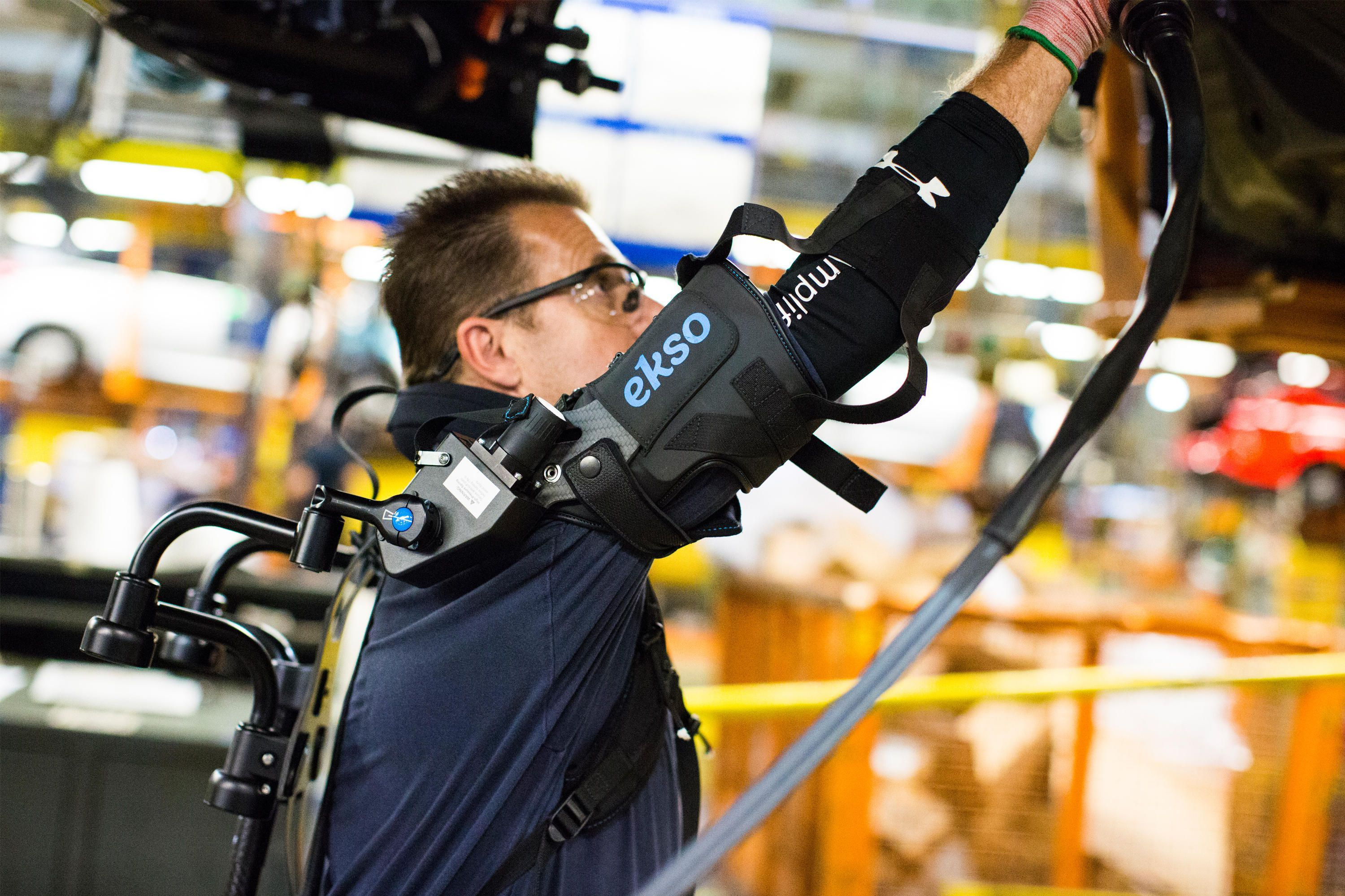 Wallpaper #8Gf49ZIBSpphPi3-5YEy175 Fords Exoskeleton Could Help Factory Workers in a Big Way Learn