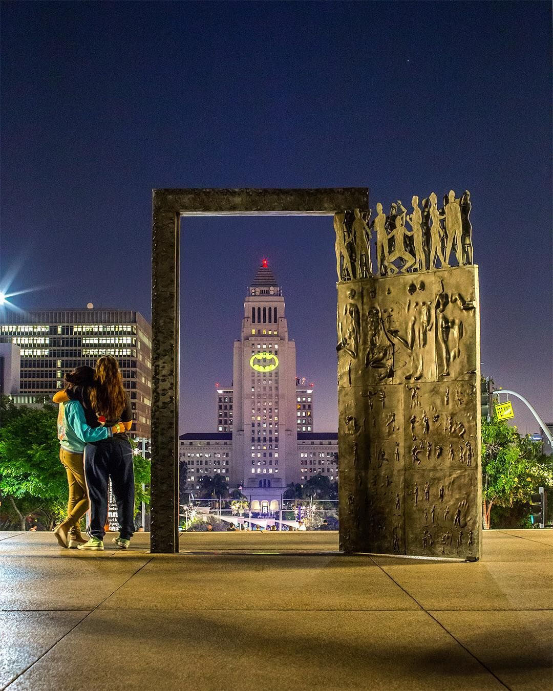 Wallpaper #shlEII8BtGB6xQ78dn0s59 Adoring Crowd Watches the Iconic Bat Signal Light Up Los Angeles City