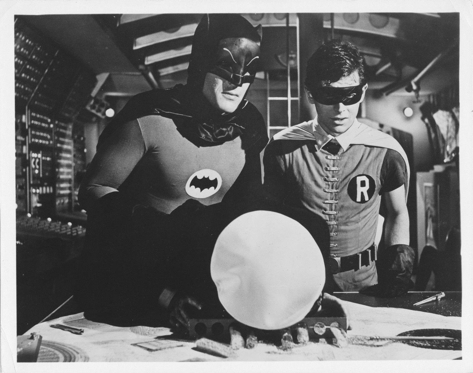 Wallpaper #x2c8CpMBSpphPi3-T9Og250 Batman Adam West and Robin Burt Ward in a Scene from the 1966