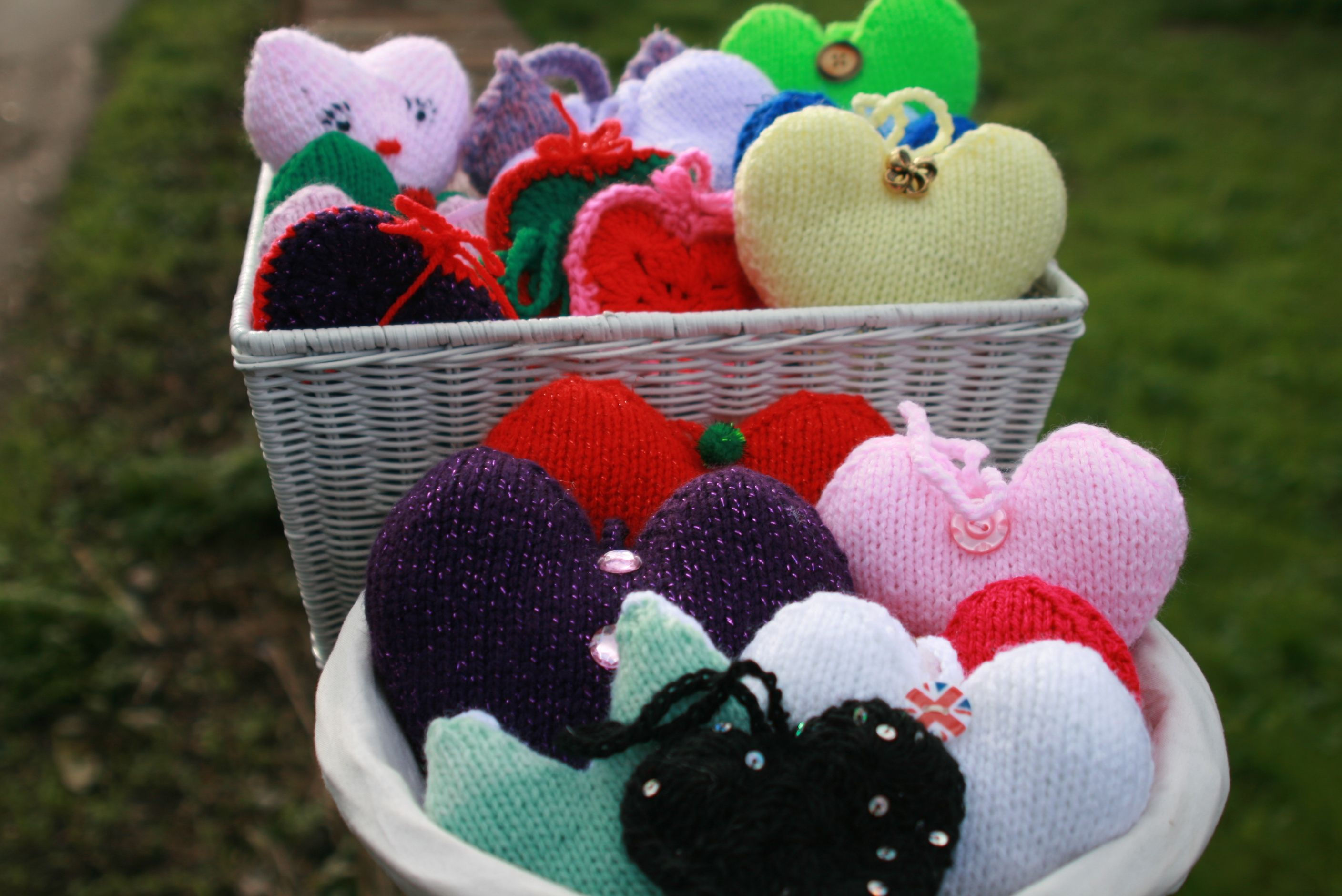 Wallpaper #HGdy7ZIBSpphPi3-_1jy172 This is My Knitting Group Knit a Heart for Charity Knitted Heart