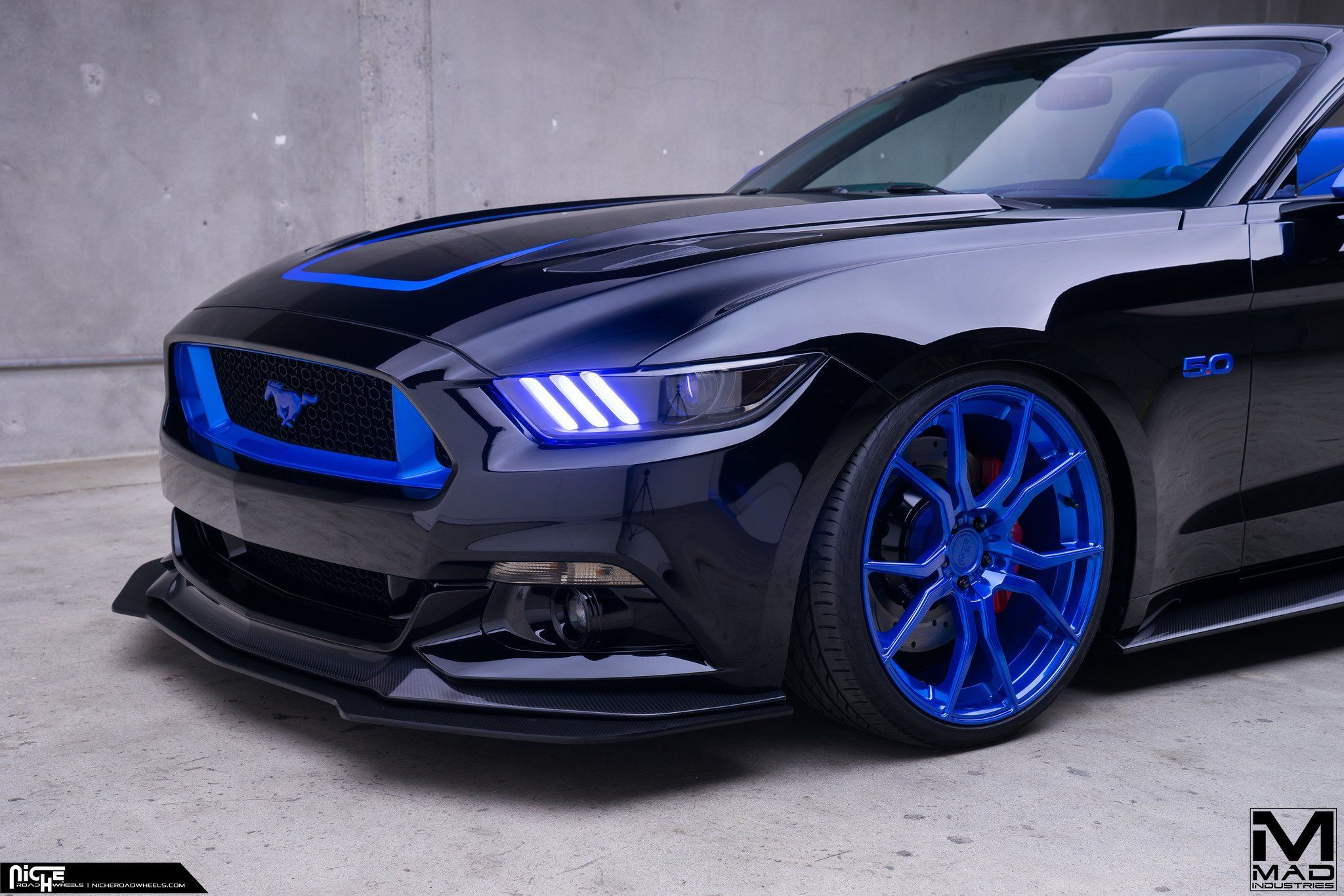 Wallpaper #wX1j844Bnwiau_P6pwz652 Black Car Blue Rims
