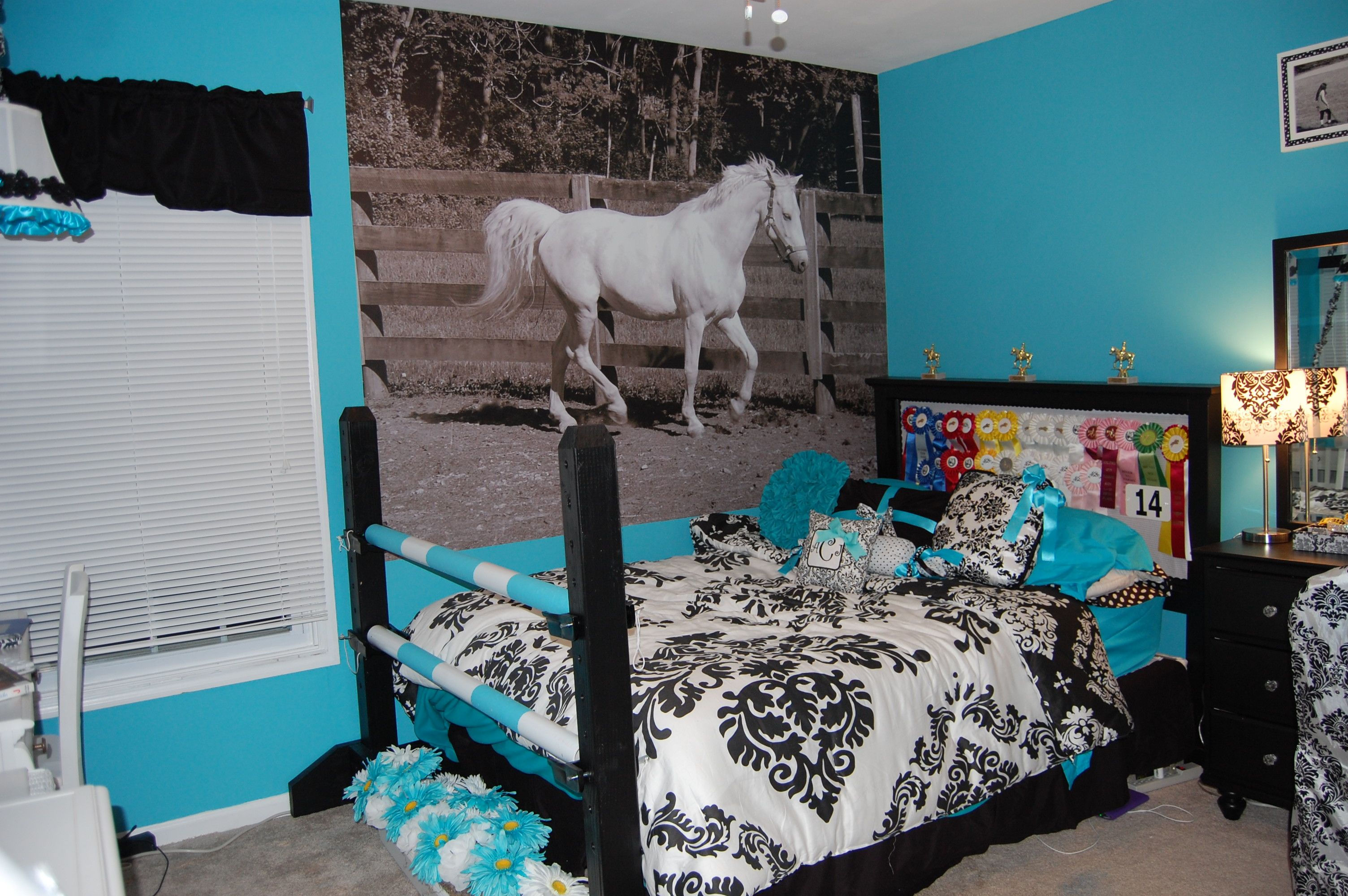 Wallpaper #6d707 Wistful Smile Horse Themed Bedrooms Bedroom Themes Girl Room