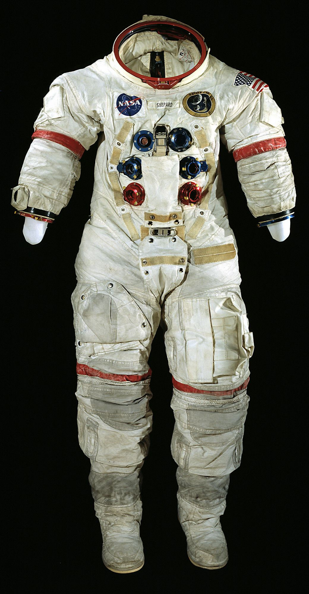 Wallpaper #e2eE_JIBSpphPi3-ZZiW24 Spacesuit Was Worn by Apollo 14 Commander Alan Shepard Apollo 14