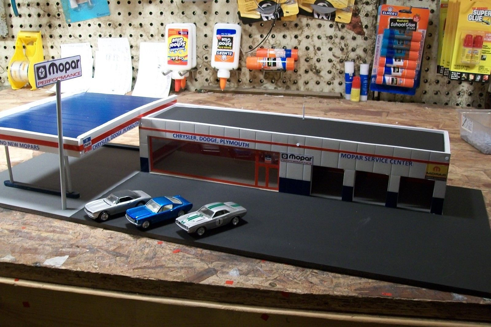 Wallpaper #eEJcPZMBOBpx0NhmC8Qt87 Porsche Dealership Diorama