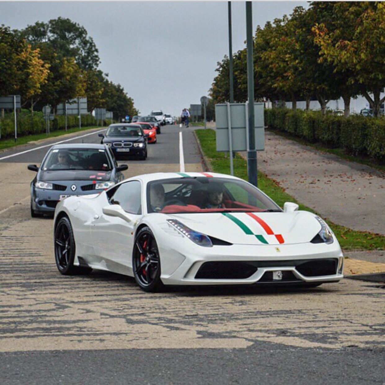 Wallpaper #eH1j9I4Bnwiau_P6Iw_c55 Ferrari 458 Speciale Painted in Bianco with Italian Flag Livery Going