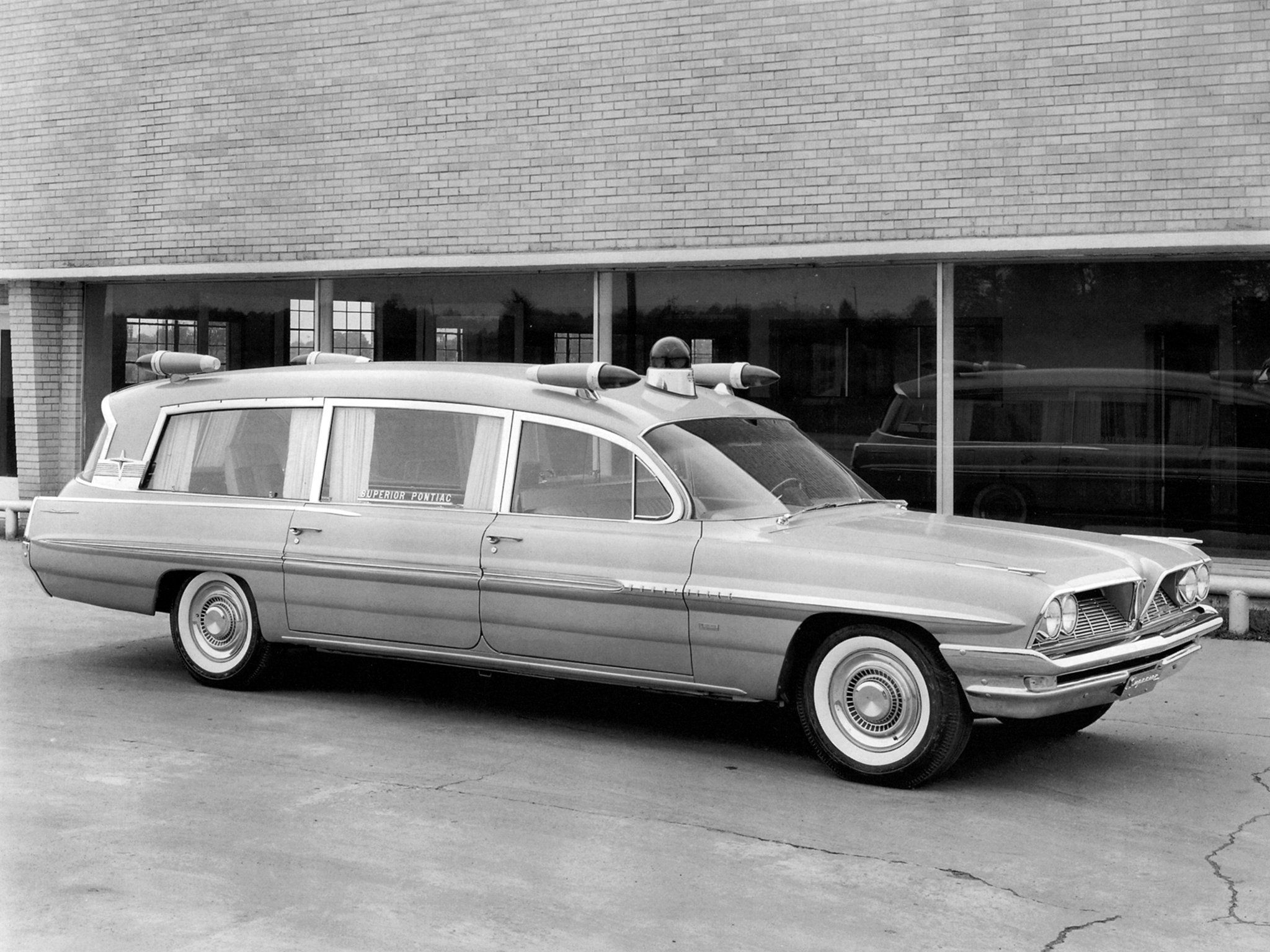 Wallpaper #xGfjC5MBSpphPi3-X9uq45 Ambulance Pontiac Station Wagon Cars