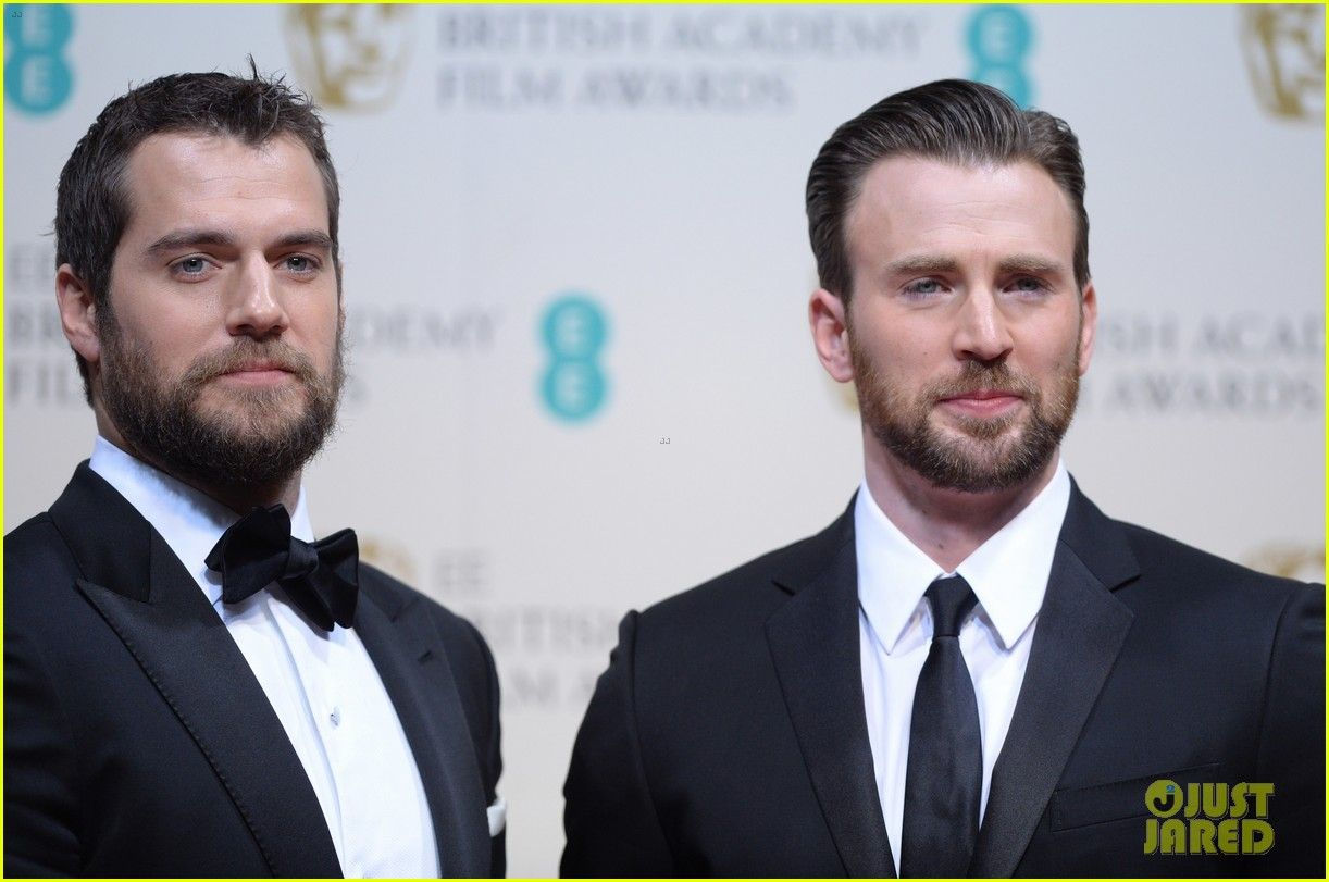 Wallpaper #12hxHJMBSpphPi3-HCIZ401 Chris Evans Suits Up to Present with Henry Cavill at Baftas 13 Chris