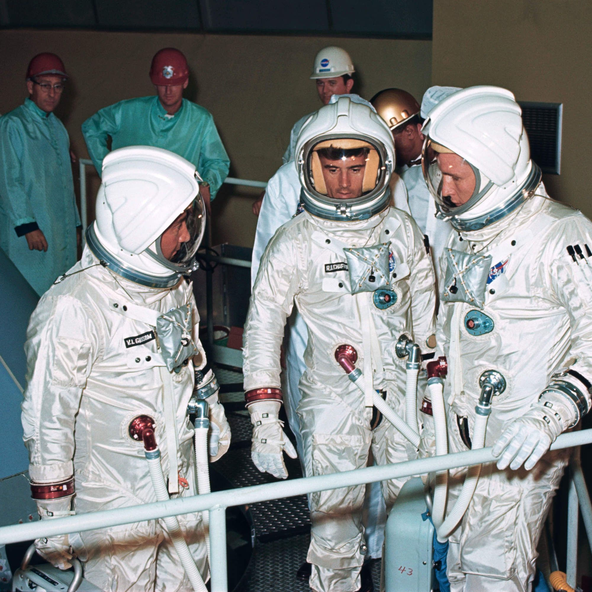 Wallpaper #e2eE_JIBSpphPi3-ZZiW42 A Photographic History of Us Spacesuits Apollo 1 Space Suit Apollo