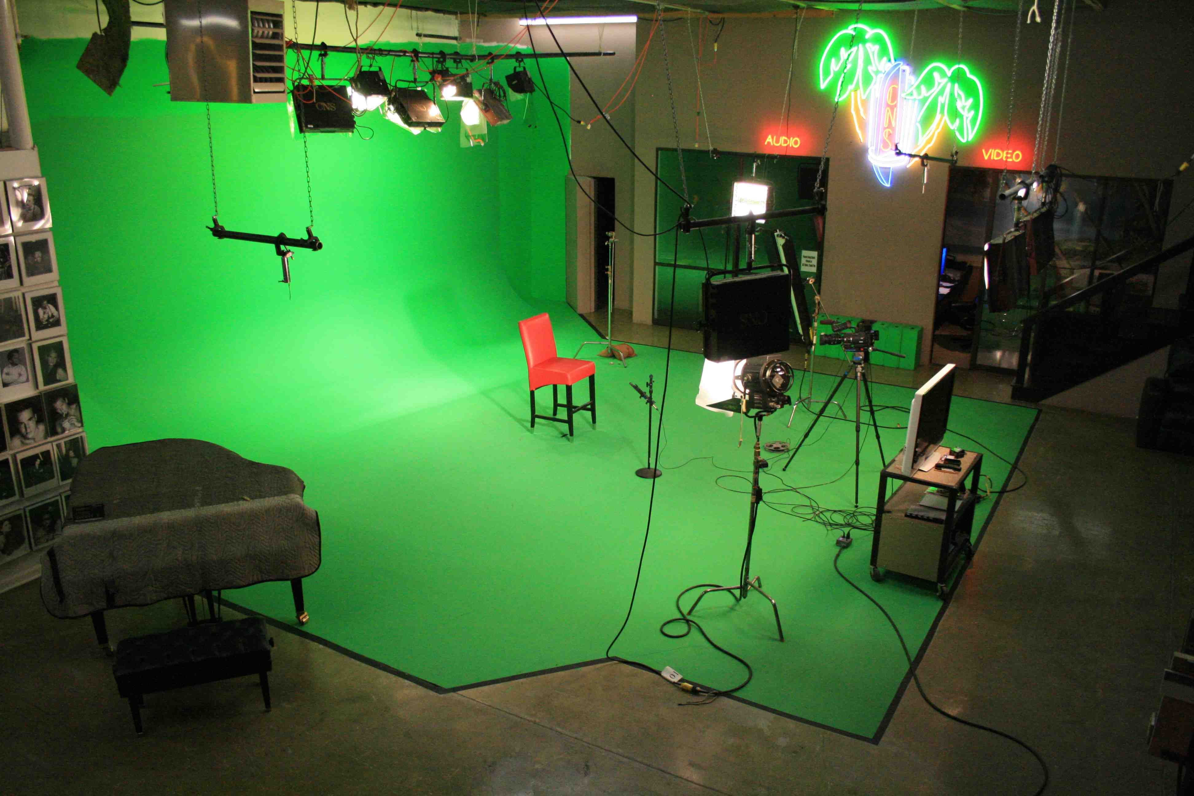Wallpaper #OmijFpMBSpphPi3-0gzx308 Green Syc and Audio Booth Part of Studio a Video Editing Suite House