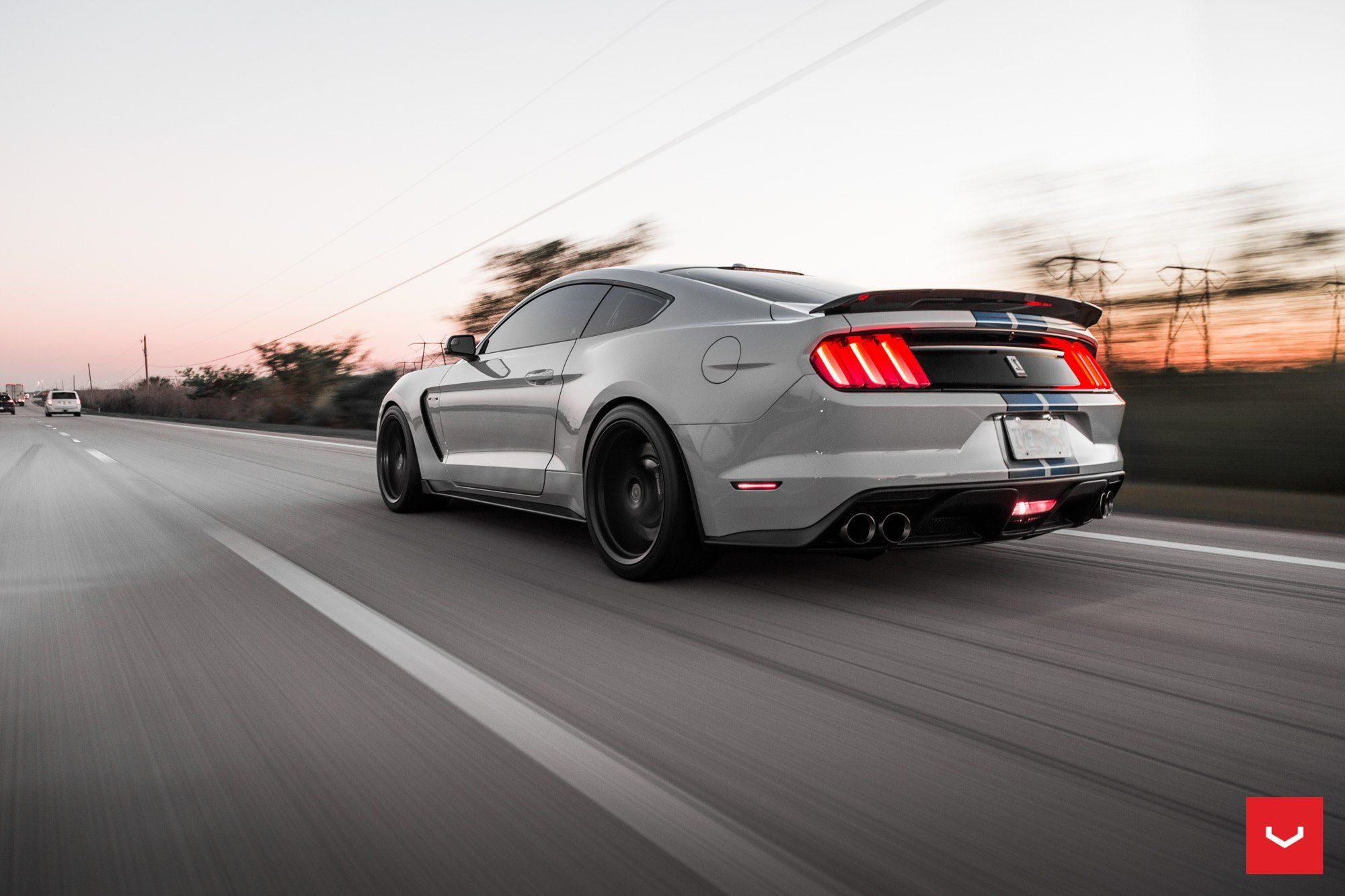 Wallpaper #q4IoQJMB0GiFKesMV8Cc102 Blue Stripes Reveal the Sporty Character of Gray Ford Mustang Shelby