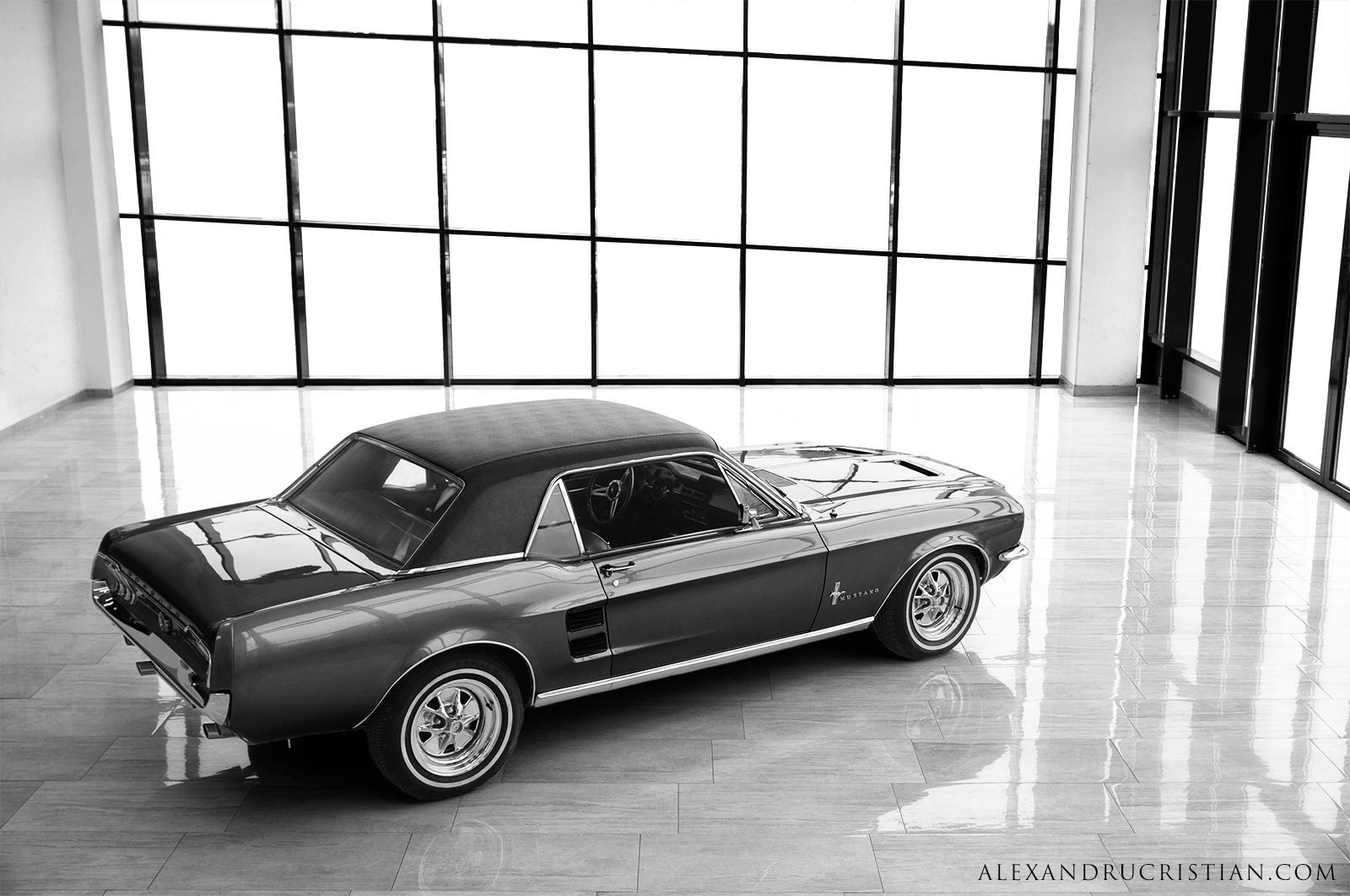 Wallpaper #ZXfJJpMB-pgBXx60nKMQ230 The 67 Mustang with His 30 Liters Engine 6 in Line Cylinders a True