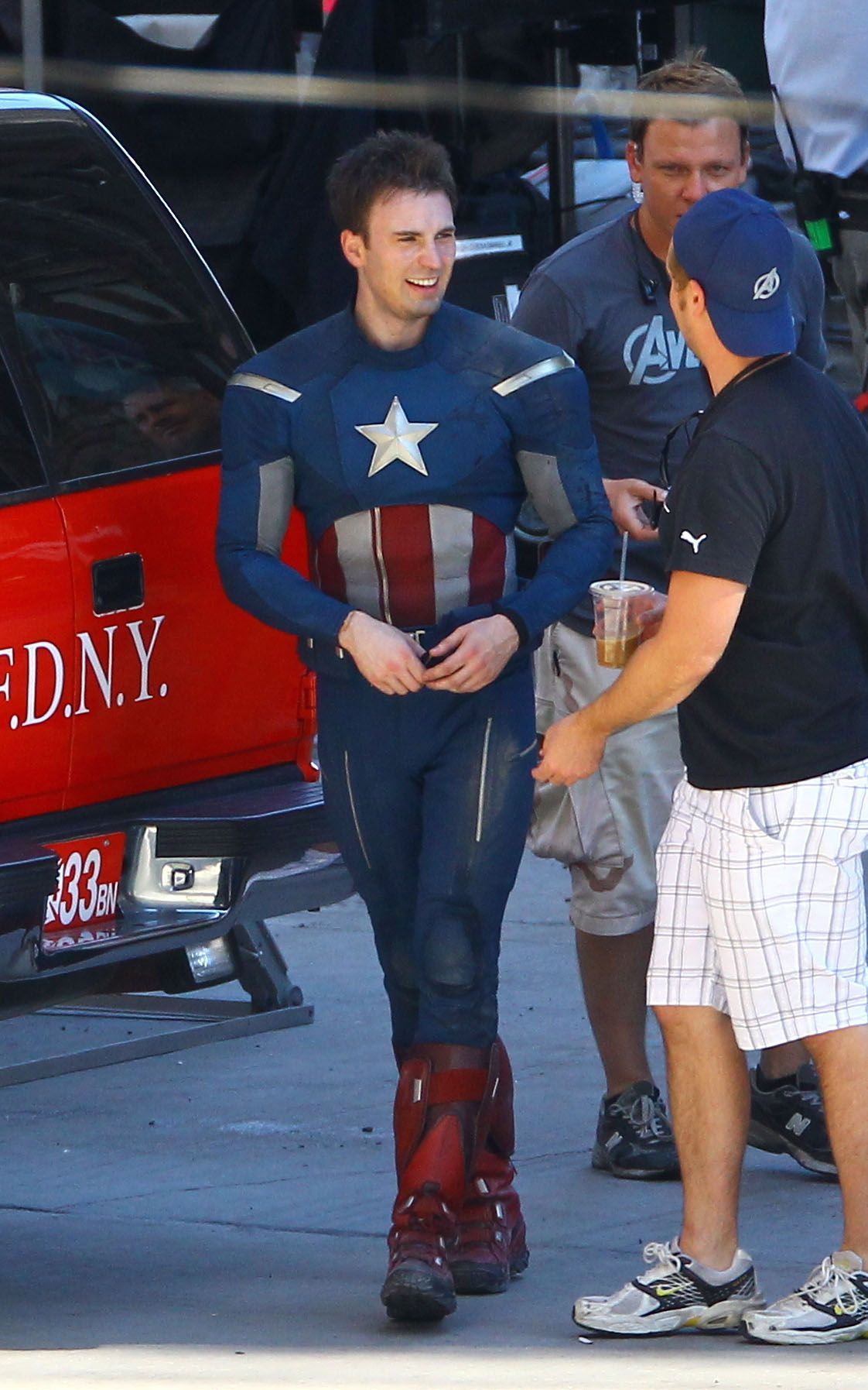 Wallpaper #UkUjno4B7YBJg1BVo6IZ7 Chris Evans on the Set of the Avengers