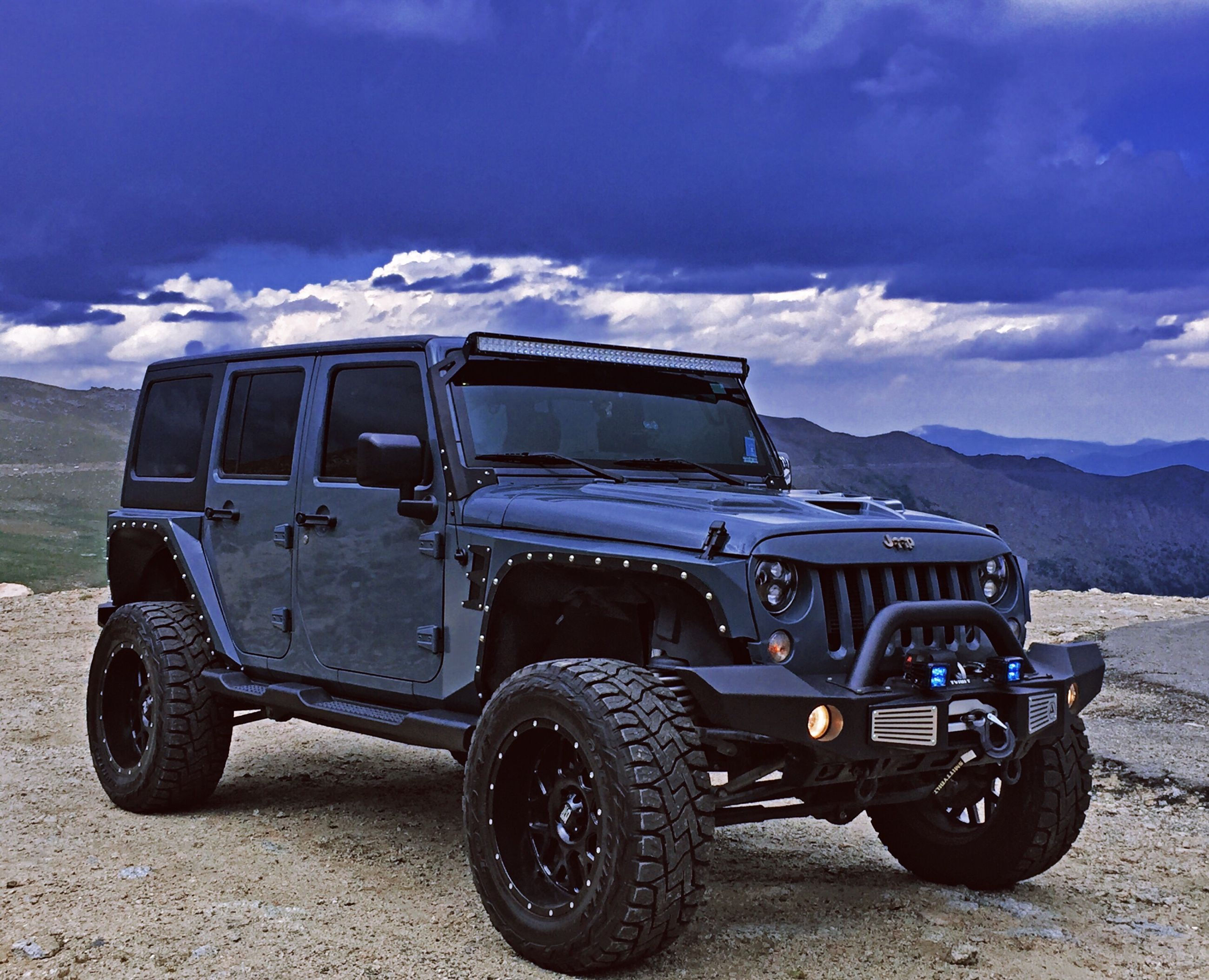 Wallpaper #vBnyO48BtGB6xQ78GrLO58 A Black Jeep Parked on Top of a Mountain