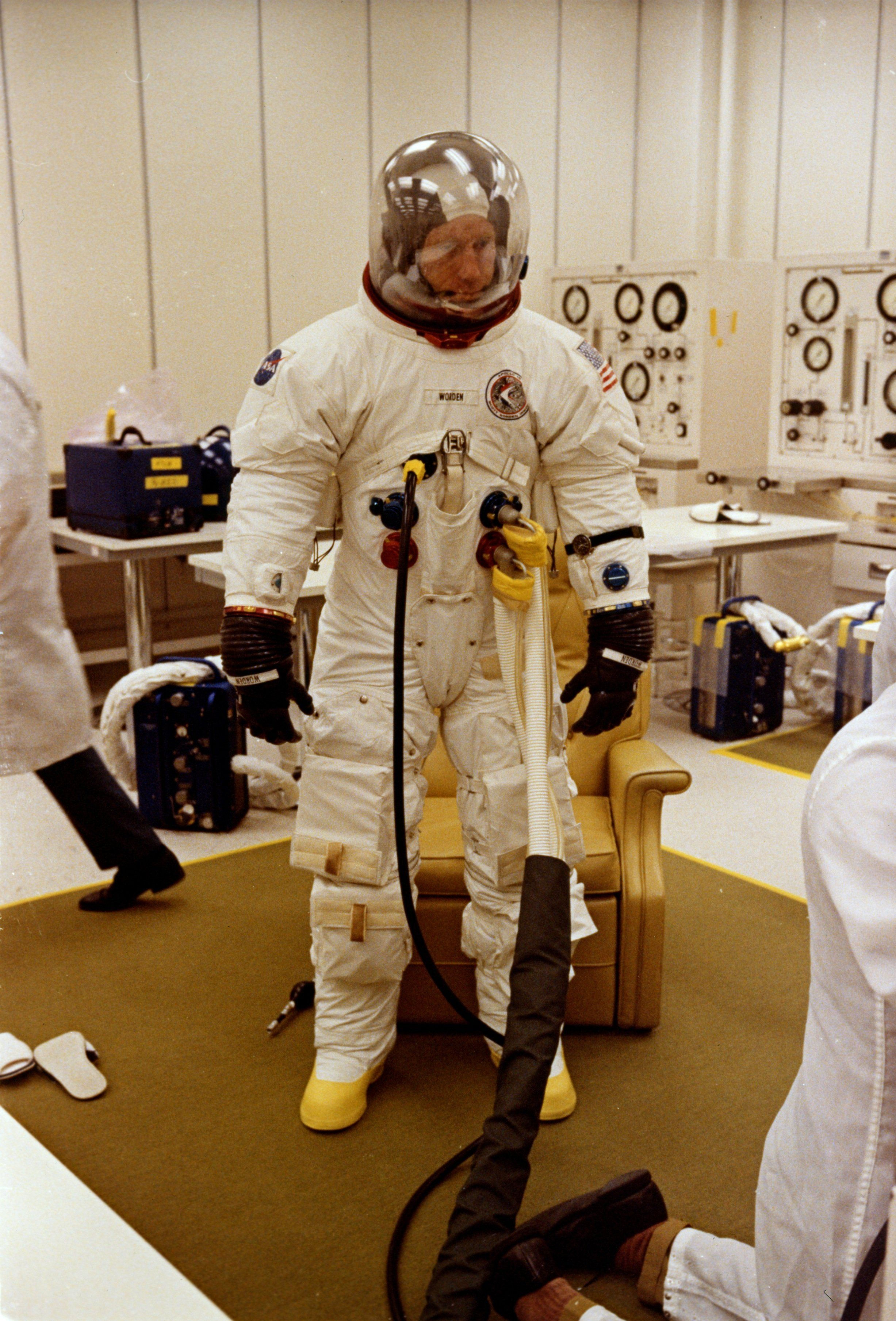 Wallpaper #e2eE_JIBSpphPi3-ZZiW75 Apollo 15 Al Worden Waits While Technicians Conduct Final Suit Pressure