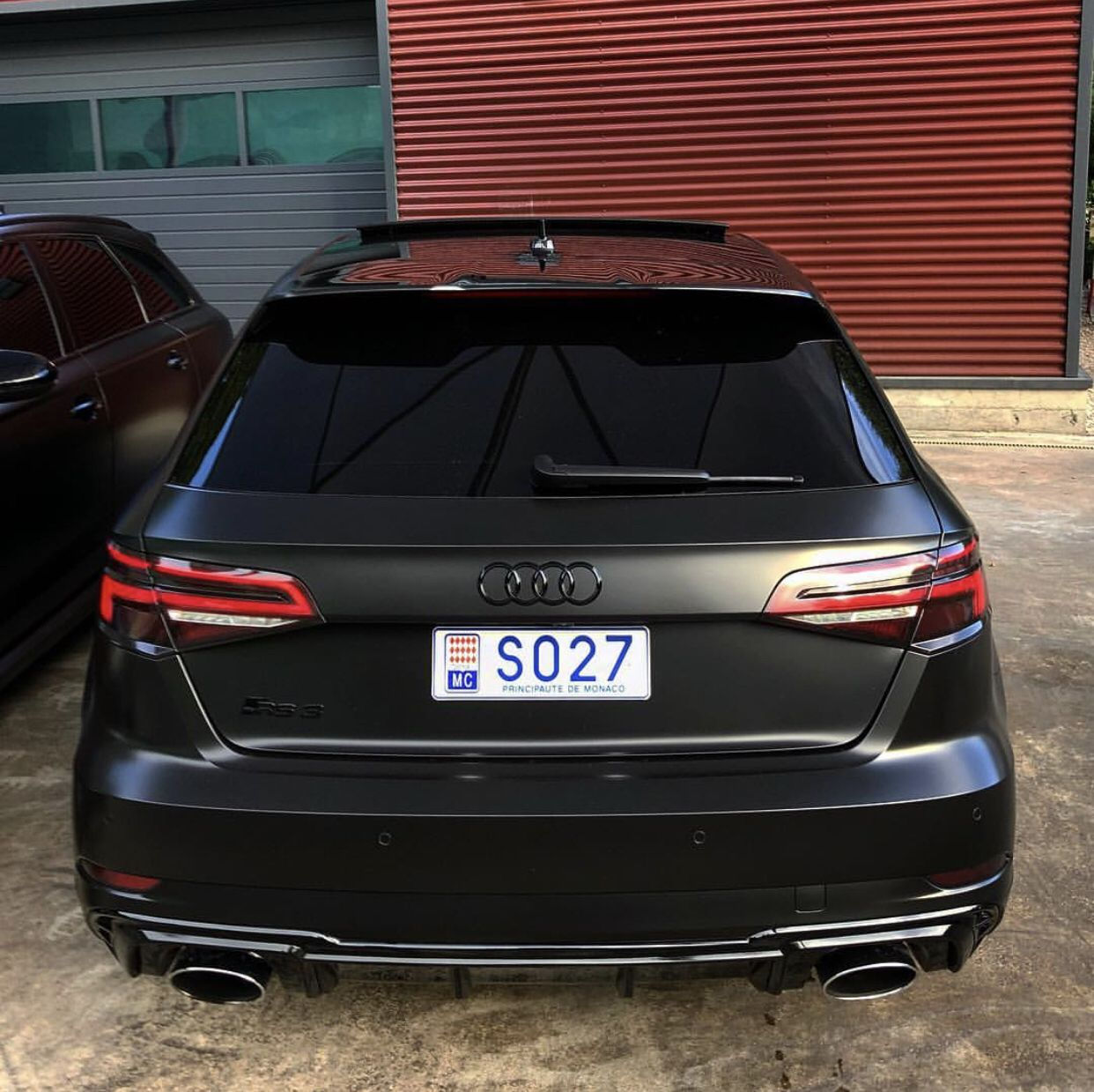 Wallpaper #-GfS5pIBSpphPi3-8DTR332 Audi Rs3 Full Black Speciale Voitures De Luxe Voiture De Sport Voiture