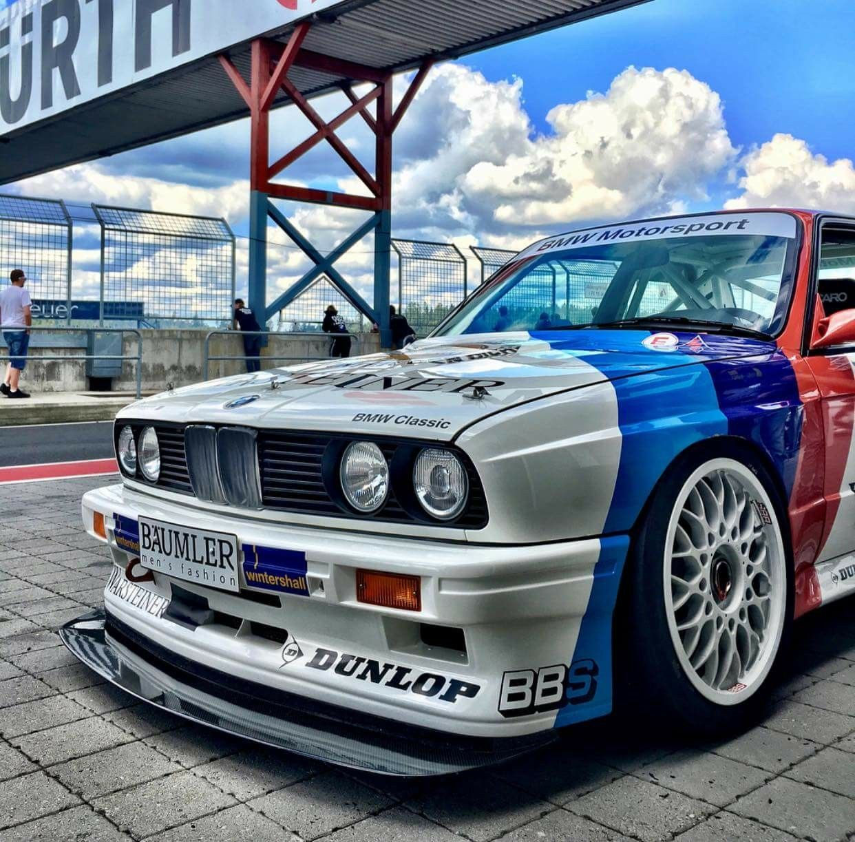 Wallpaper #JgA9644BSdW8dNouvBHS59 BMW E30 M3 White M Stripe Rennwagen Getunte Autos BMW 1er