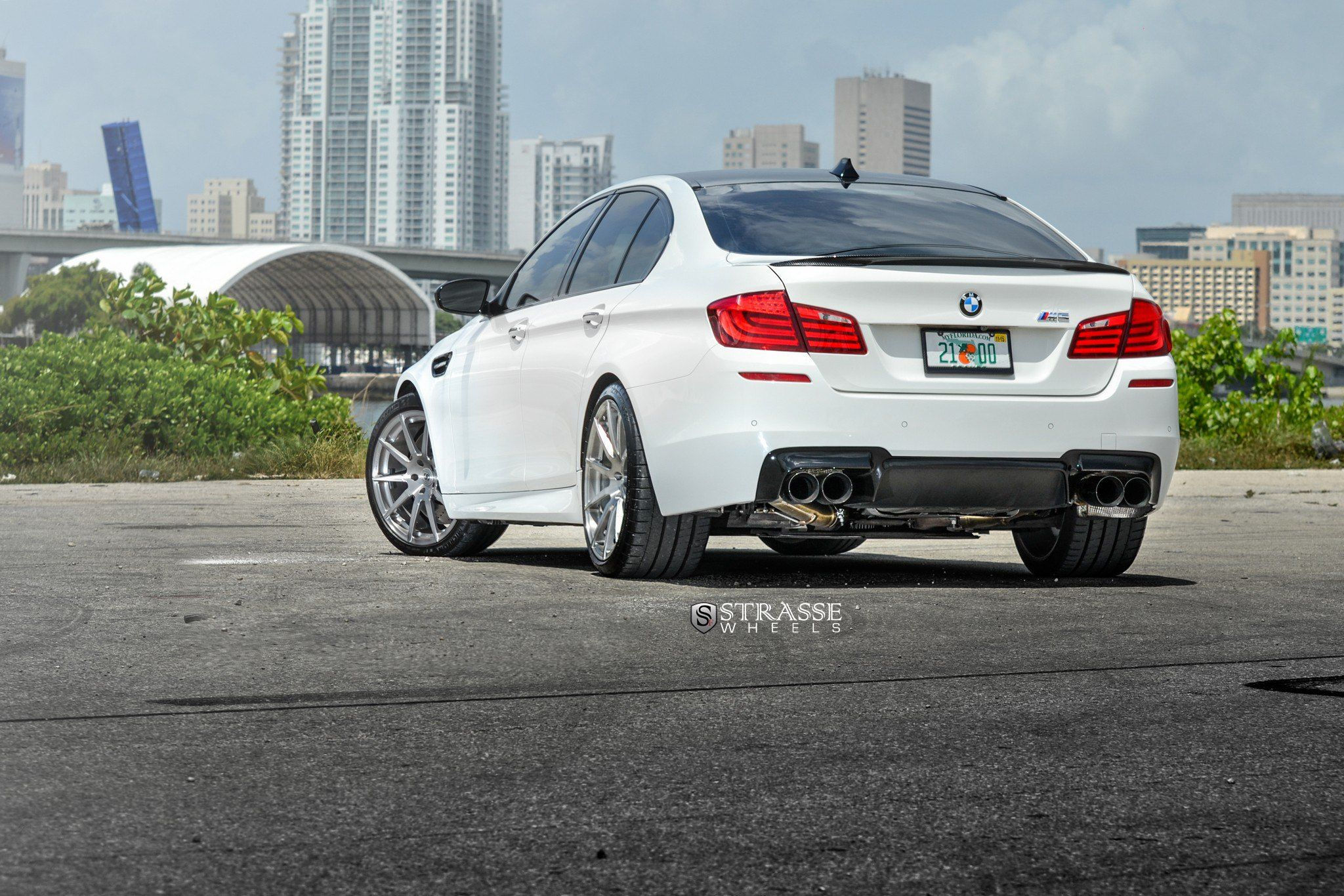 Wallpaper #_nMkgI4BFI5NbQksCxe135 White BMW 5 Series with Custom Exhaust System Photo by Strasse Forged