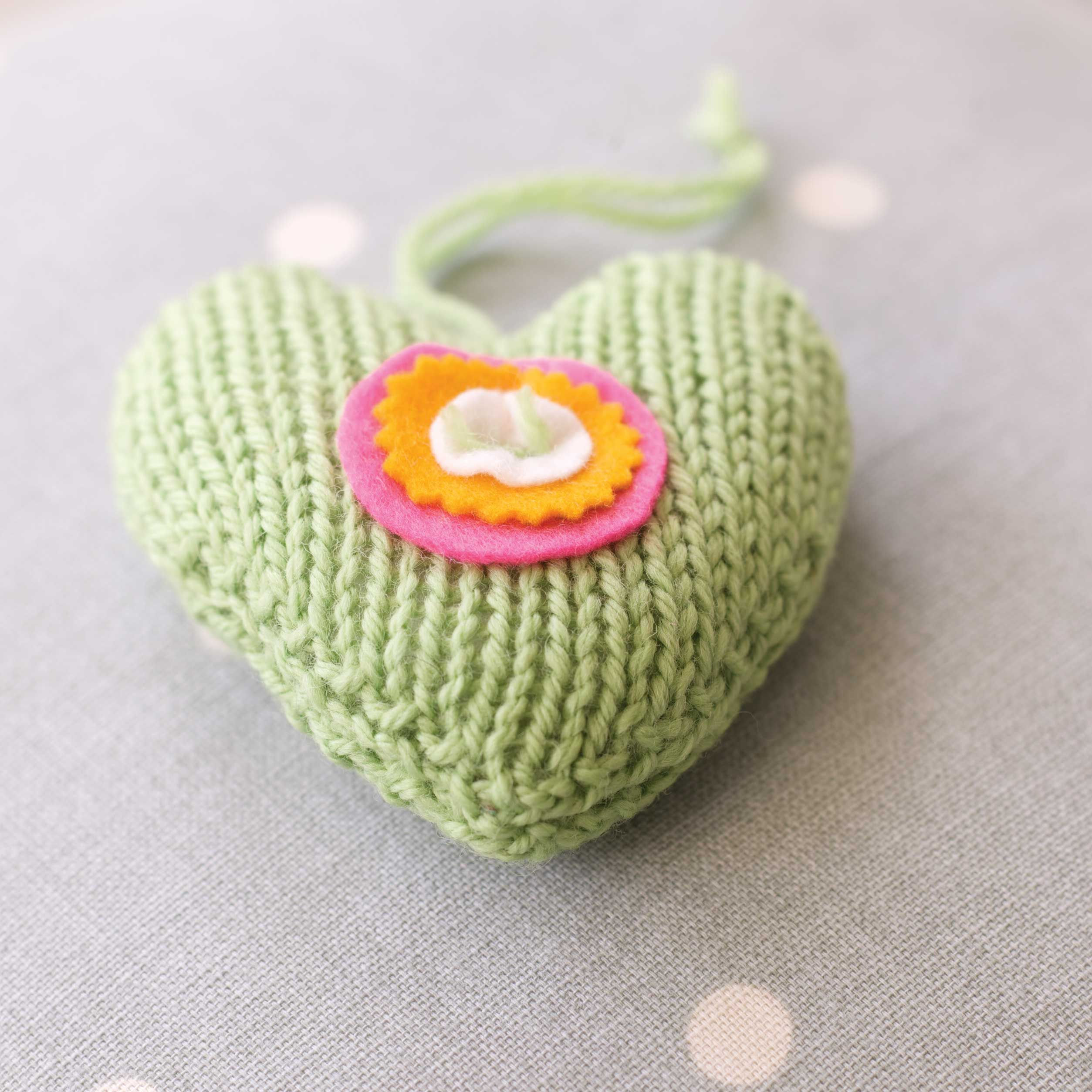 Wallpaper #HGdy7ZIBSpphPi3-_1jy62 Cute Knitted Heart Pattern Free Knitting Projects with Images