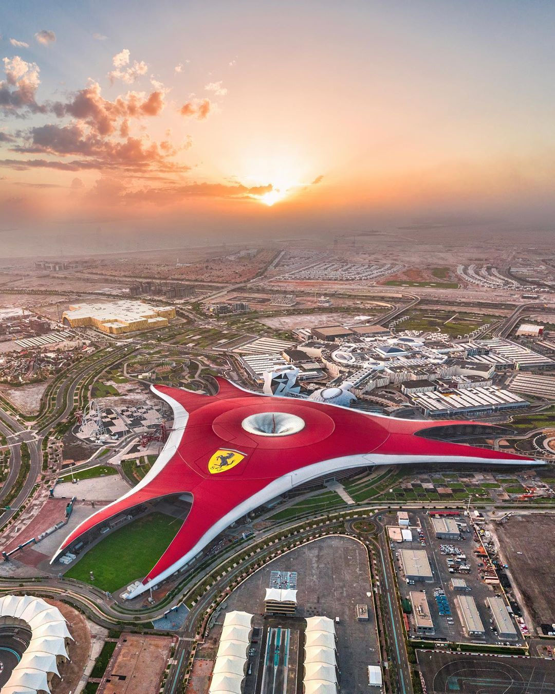 Wallpaper #0EUIlY4B7YBJg1BV4p-S26 This is the Ferrari World Abu Dhabi Em 2020 Arquitetura De Dubai