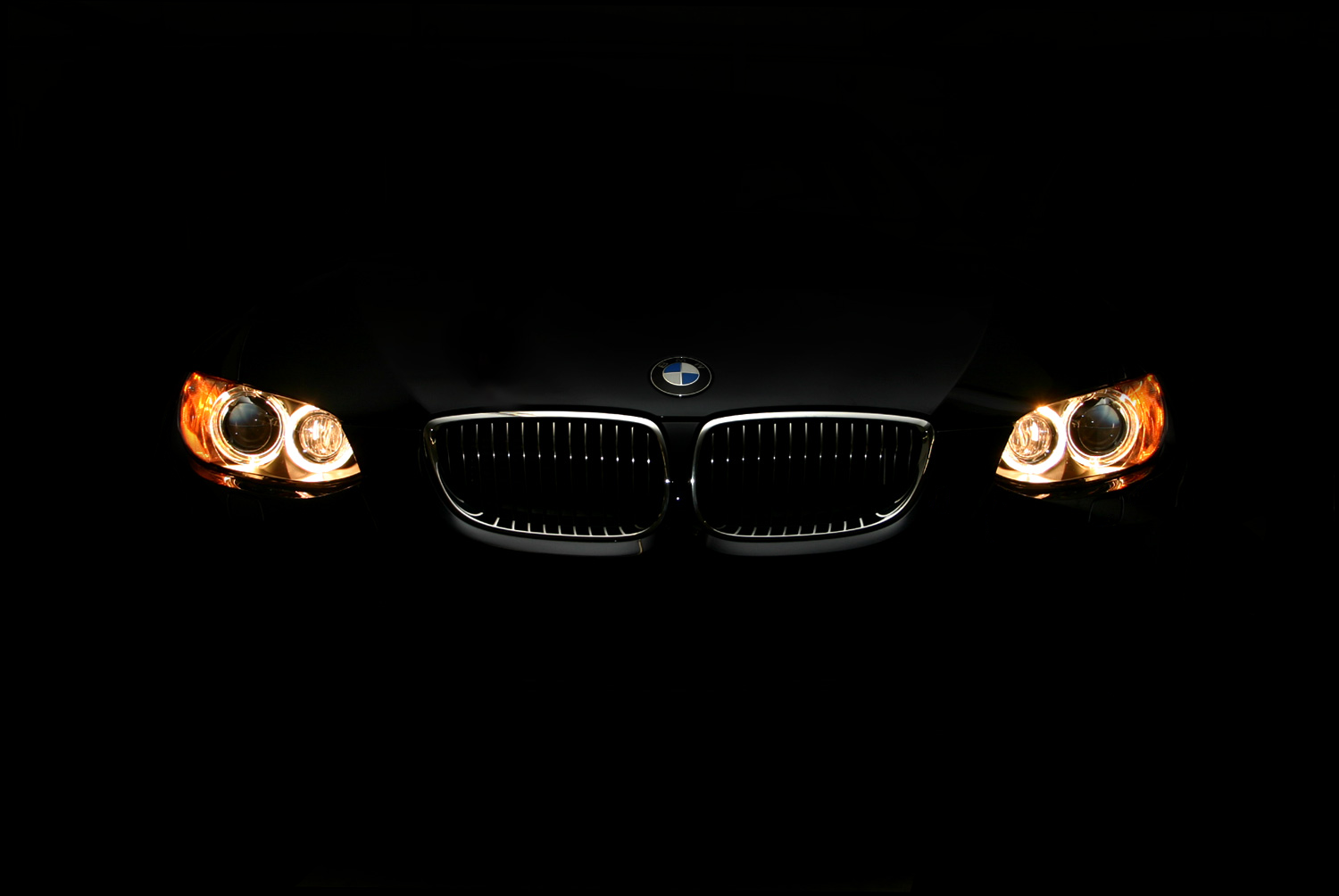 Wallpaper #2mioF5MBSpphPi3-tQ82339 Can You Guess the Model of This BMW by the Look of Headlights Mobil