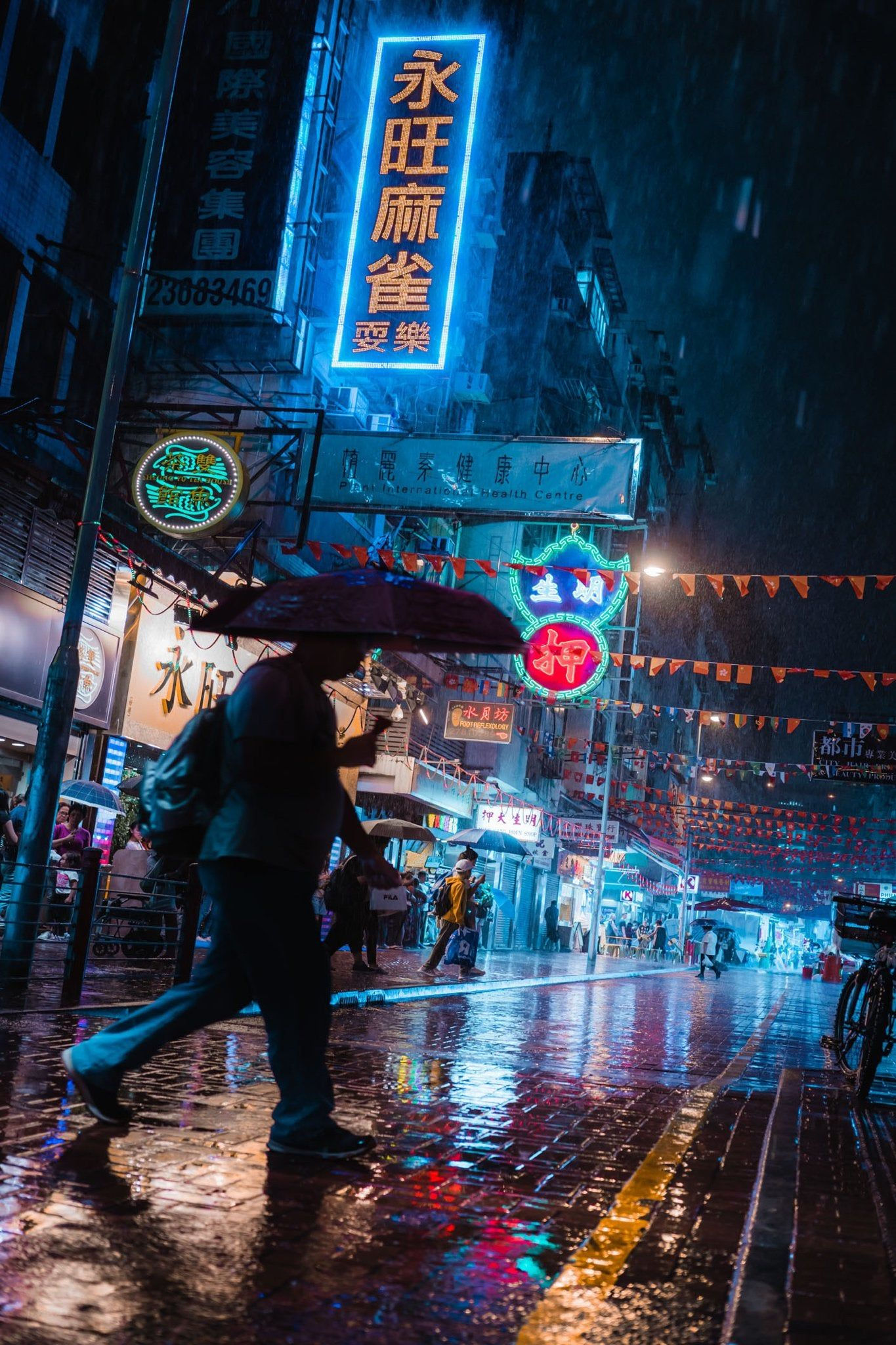 Wallpaper #63Taxo4B_8f4nGFarHH238 Rainy Night in Hong Kong Beamazed Hong Kong Photography Urban