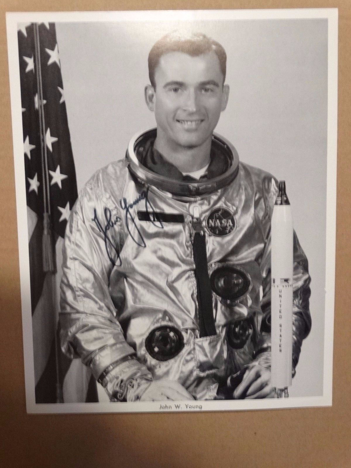 Wallpaper #e2eE_JIBSpphPi3-ZZiW121 John Young Nasa Astronaut Apollo 16 Moonwalker Autopen Signed 8x10