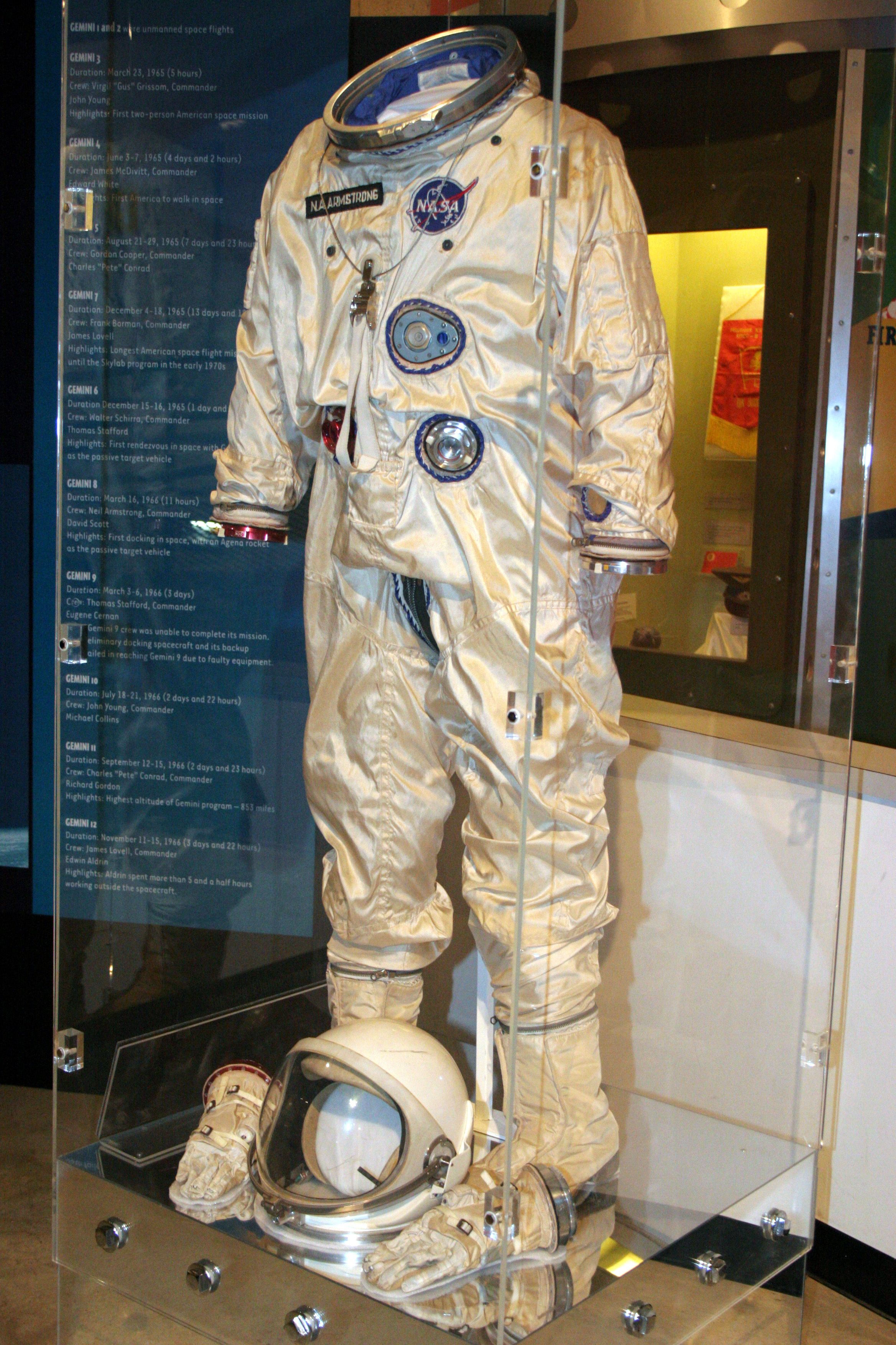 Wallpaper #e2eE_JIBSpphPi3-ZZiW159 Neil Armstrong Gemini 8 Suit Space Suit Neil Armstrong Space Shuttle