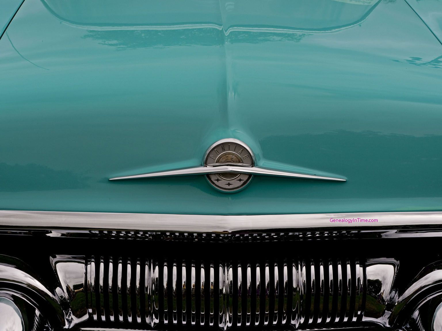 Wallpaper #27nm3ZIBJvJKYCmENgI3290 The Front End of an Old Green Car