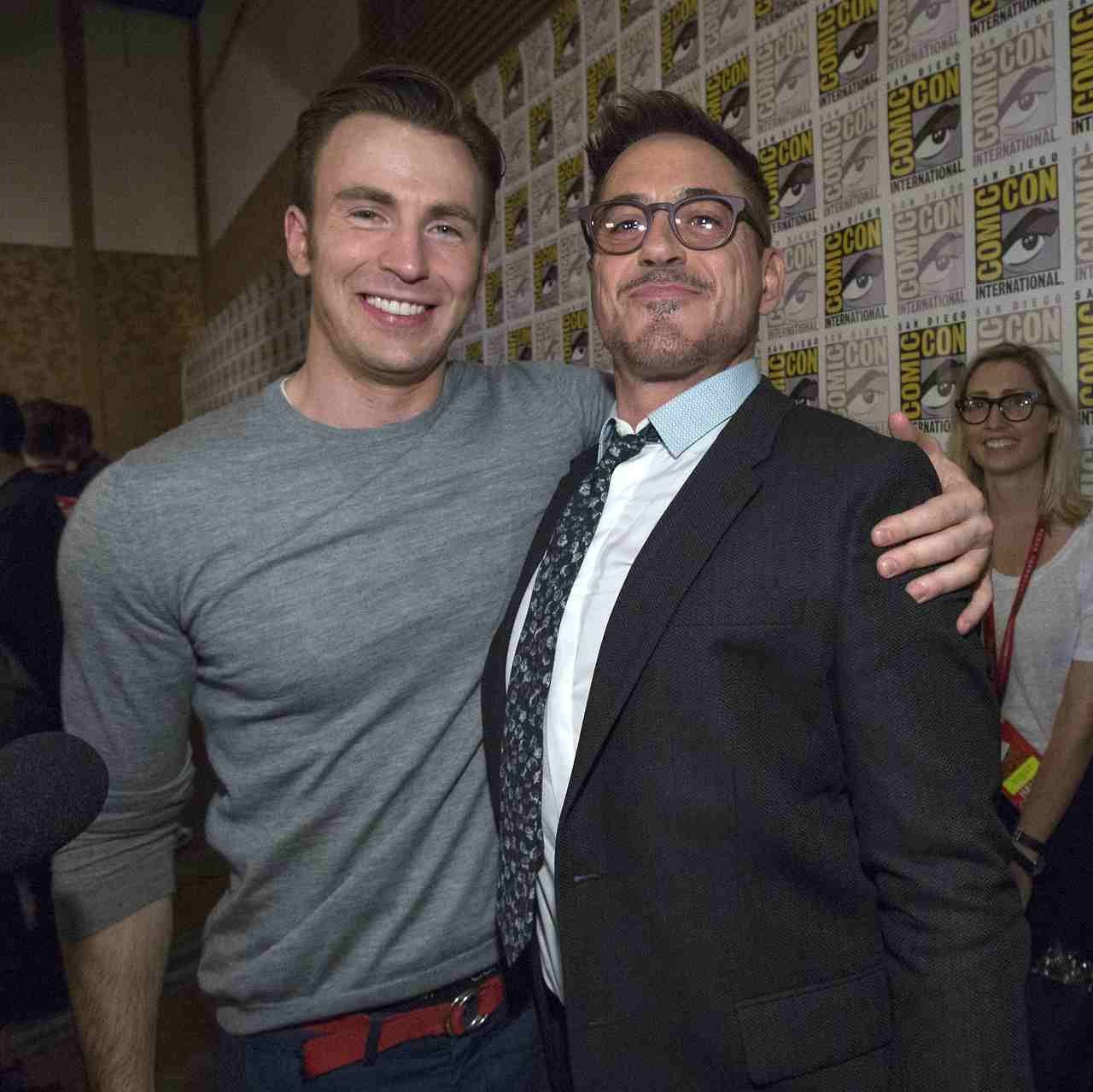 Wallpaper #QmenApMBSpphPi3-VLA4280 Chris Evans and Robert Downey Jr at a Press Line for the Movie