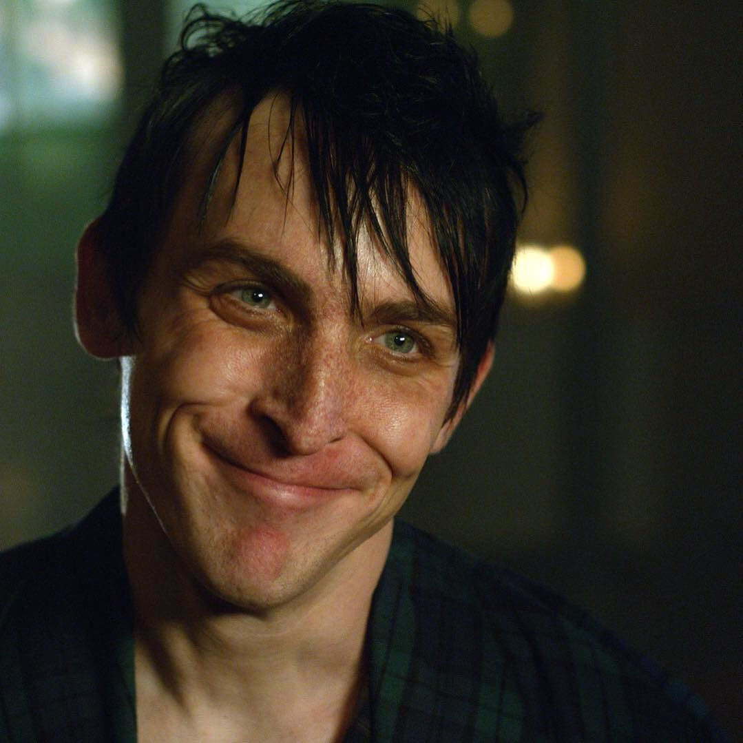 Wallpaper #IhpnUJMB1yWOL4qgX4Dg124 Theres Trouble Behind That Smile Gotham Penguin and Riddler Penguin