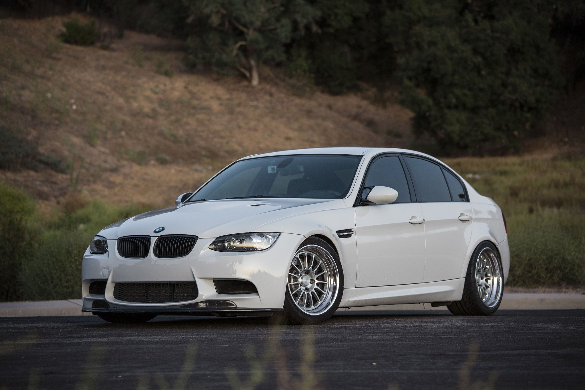 Wallpaper #a2597 01 BMW Ix Xdrive40 Sport Alpine White Paul Tans Automotive News