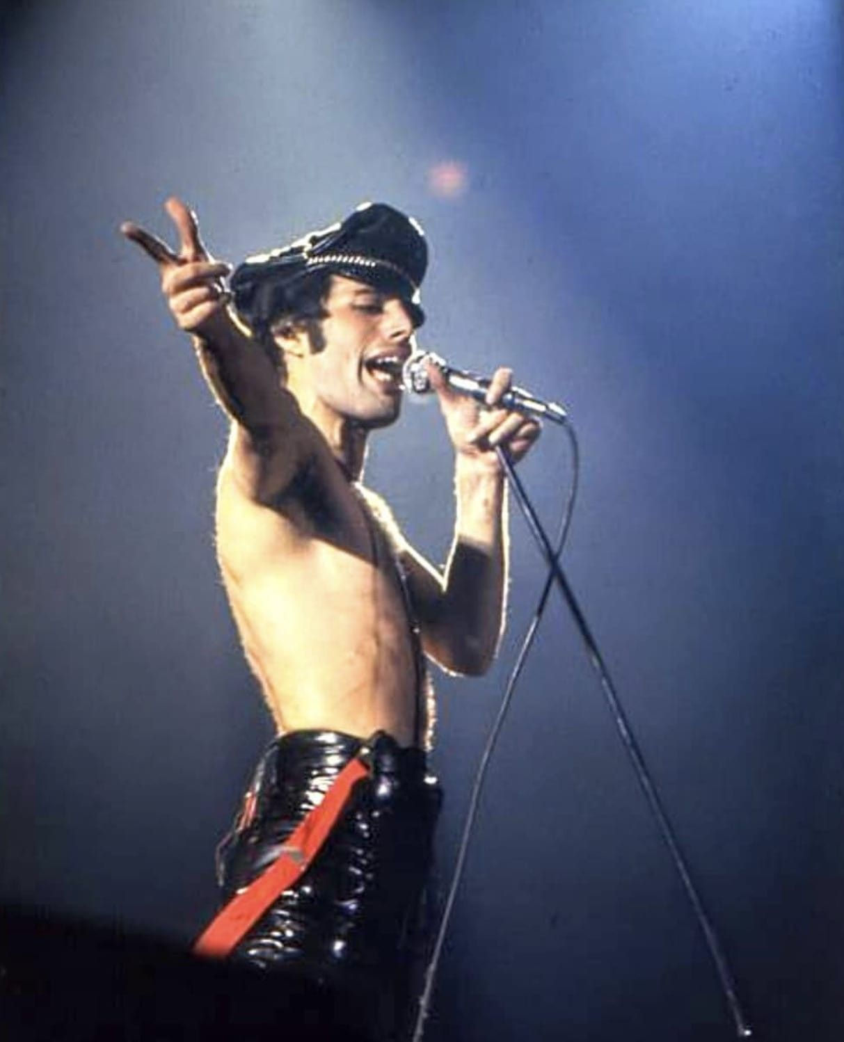 Wallpaper #PmfbDpMBSpphPi3-3OwJ436 Pin by Aj Mercury on Freddie Mercury Captain Hat Freddie Mercury