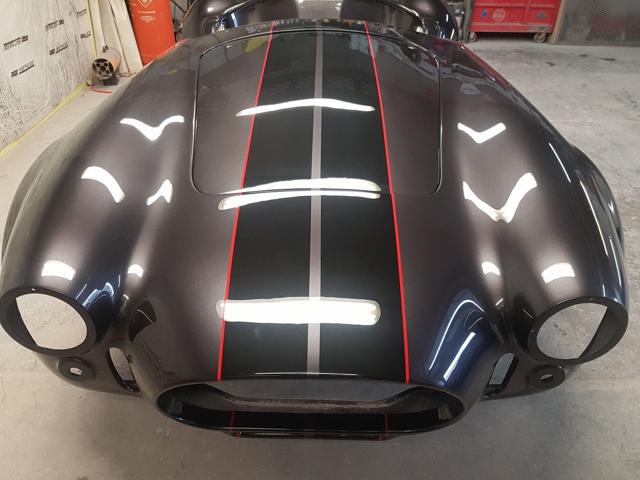 Wallpaper #jmelDJMBSpphPi3-s99F92 Ac Cobra Gd Replica Painted Stripes and Pins Cobra Replica Shelby
