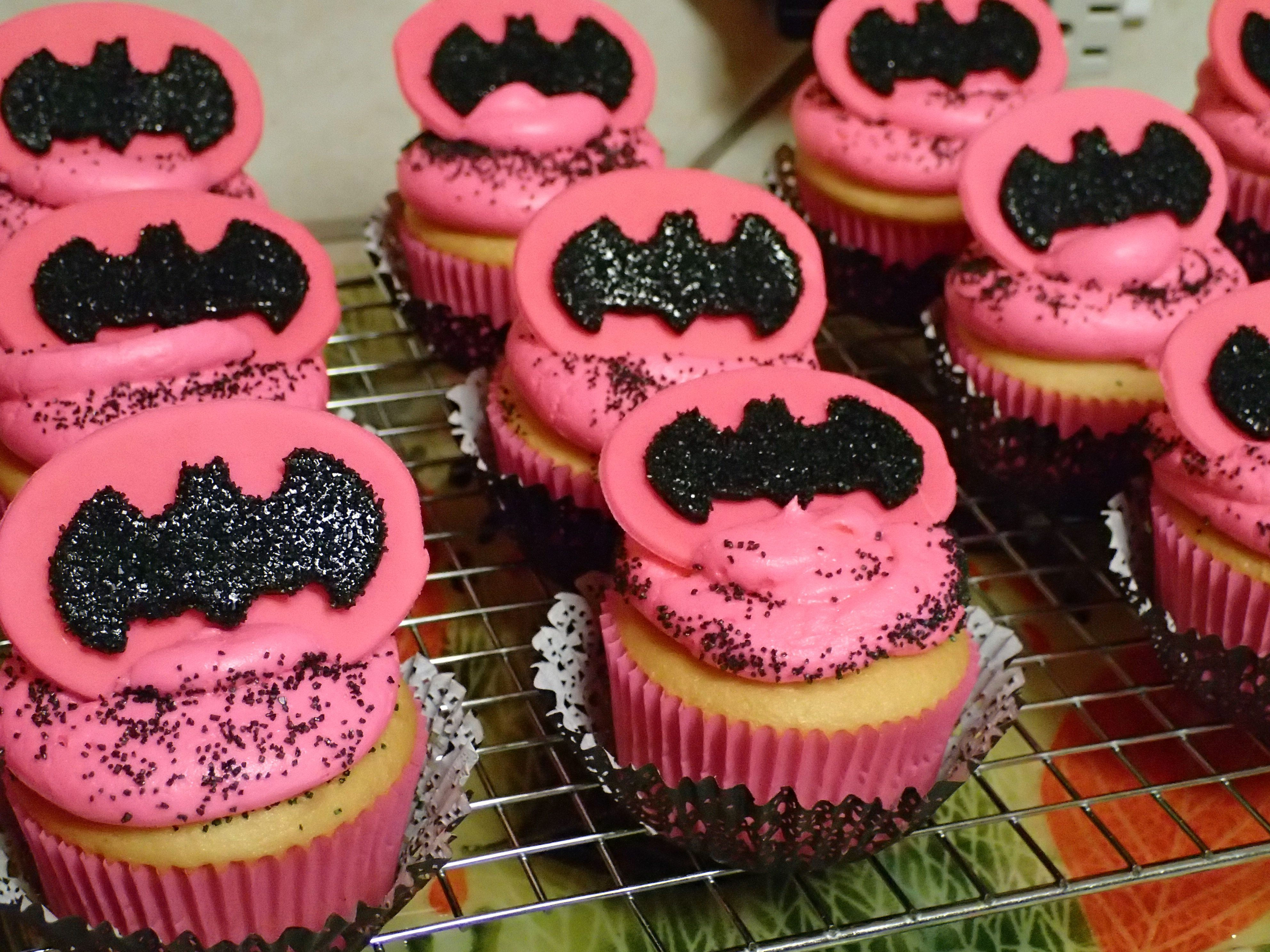 Wallpaper #F30Q844Bnwiau_P6mwyb50 Jan2014 Pink Batman Cupcakes Girl Cupcakes Batman Cupcakes
