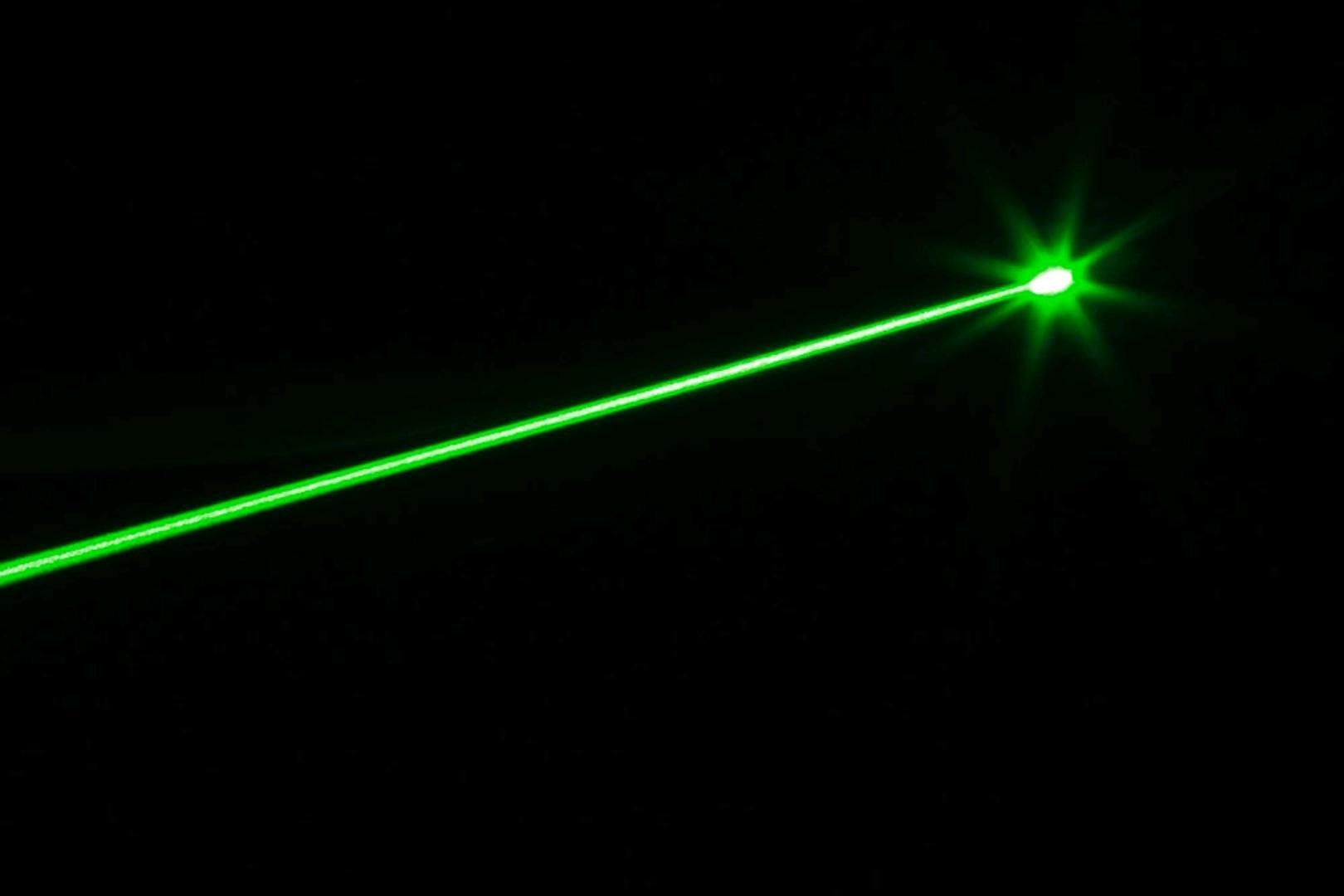 Wallpaper #JmckBZMBSpphPi3-abtO73 Scientists Developing a Terahertz Laser Beam That Breaks Several