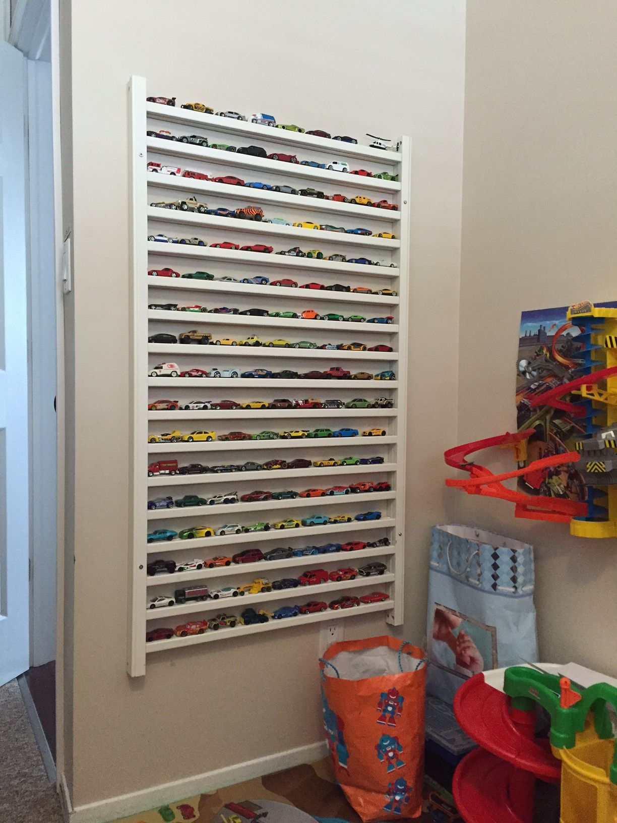Wallpaper #JkaEVZcBqAgmjOk2GF7z115 Diy Hot Wheels Matchbox 164 Diecast Car Display Using Side Rails from