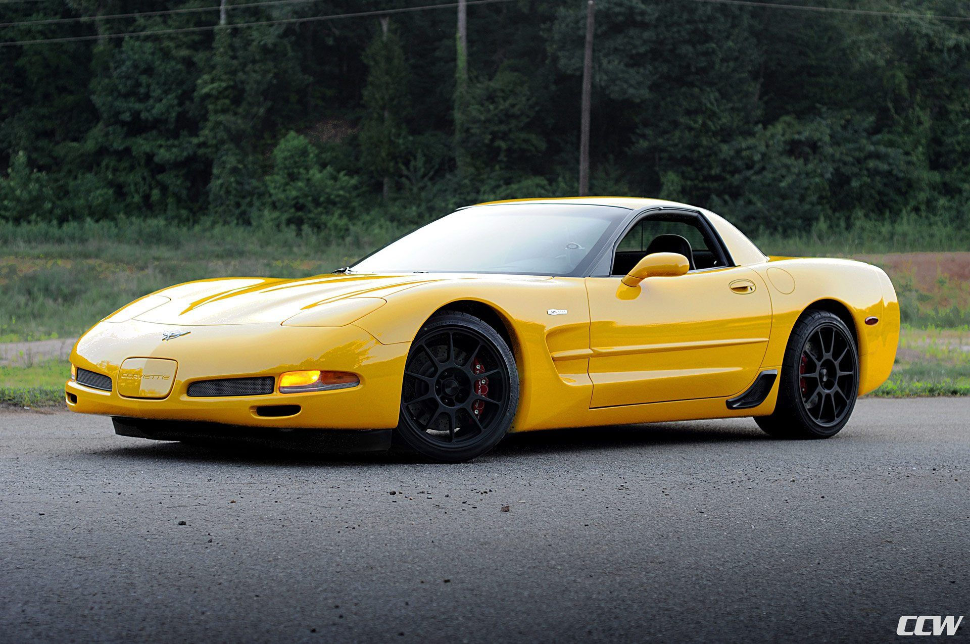 Wallpaper #52cXBZMBSpphPi3-zrrm138 This Yellow Corvette C5 Z06 Comes with a Set of Custom Made Ccw C10