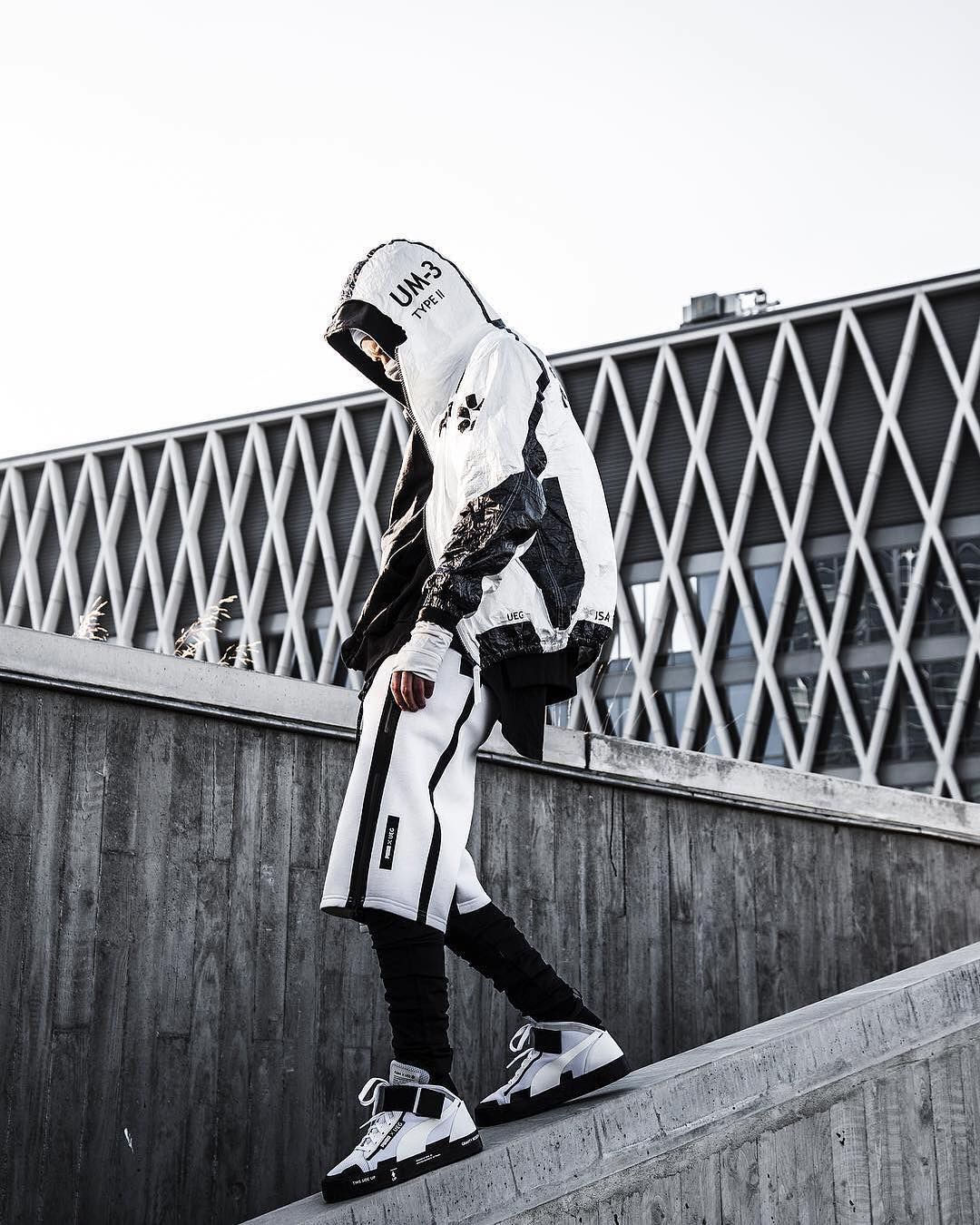 Wallpaper #dkU2lI4B7YBJg1BVip_049 A Model Wearing a Black and White Outfit with a Futuristic Design