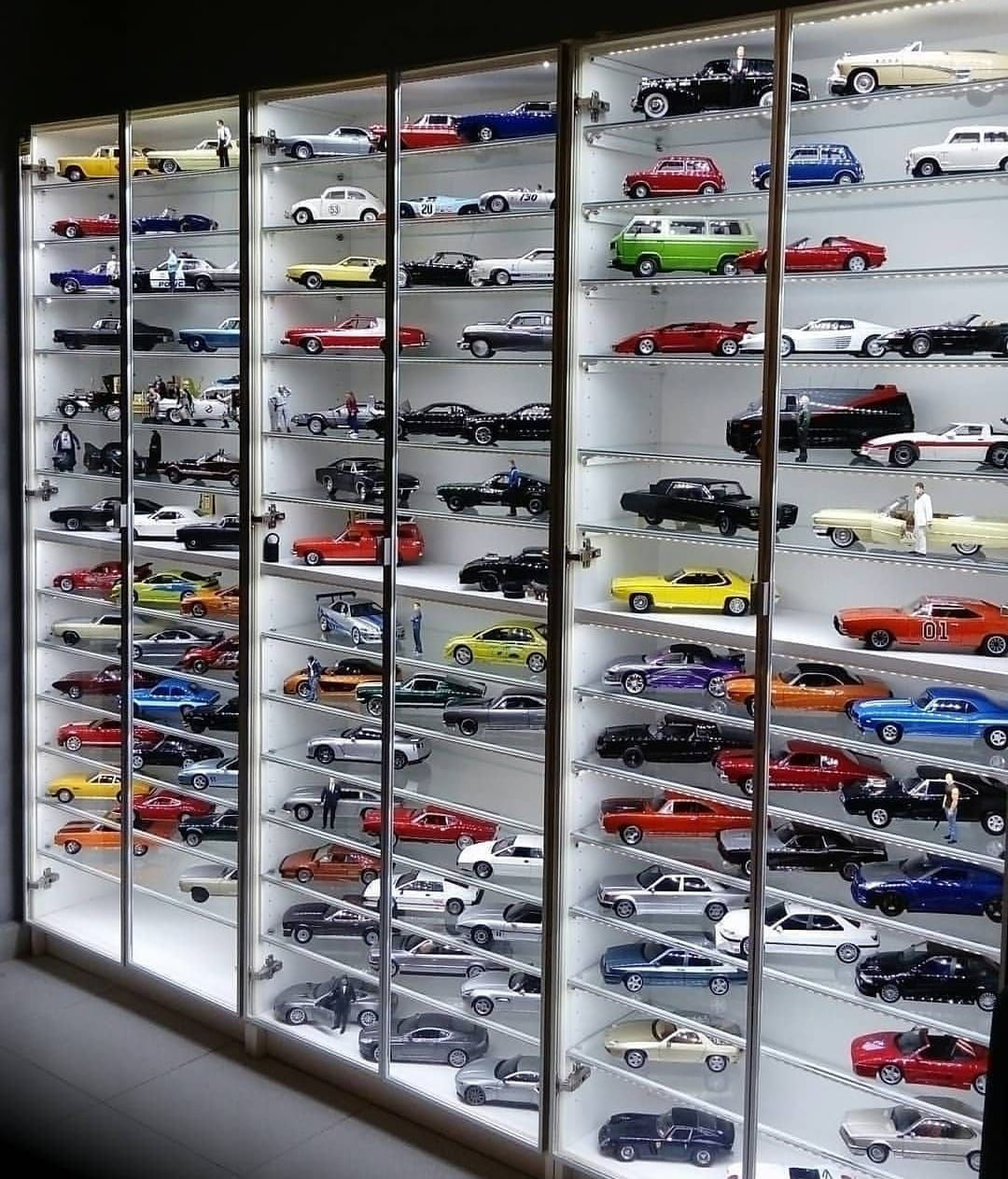 Wallpaper #Nn3q9I4Bnwiau_P6tBEG25 Incredible Collection of Diecast Cars from TV and Movies Well Lit