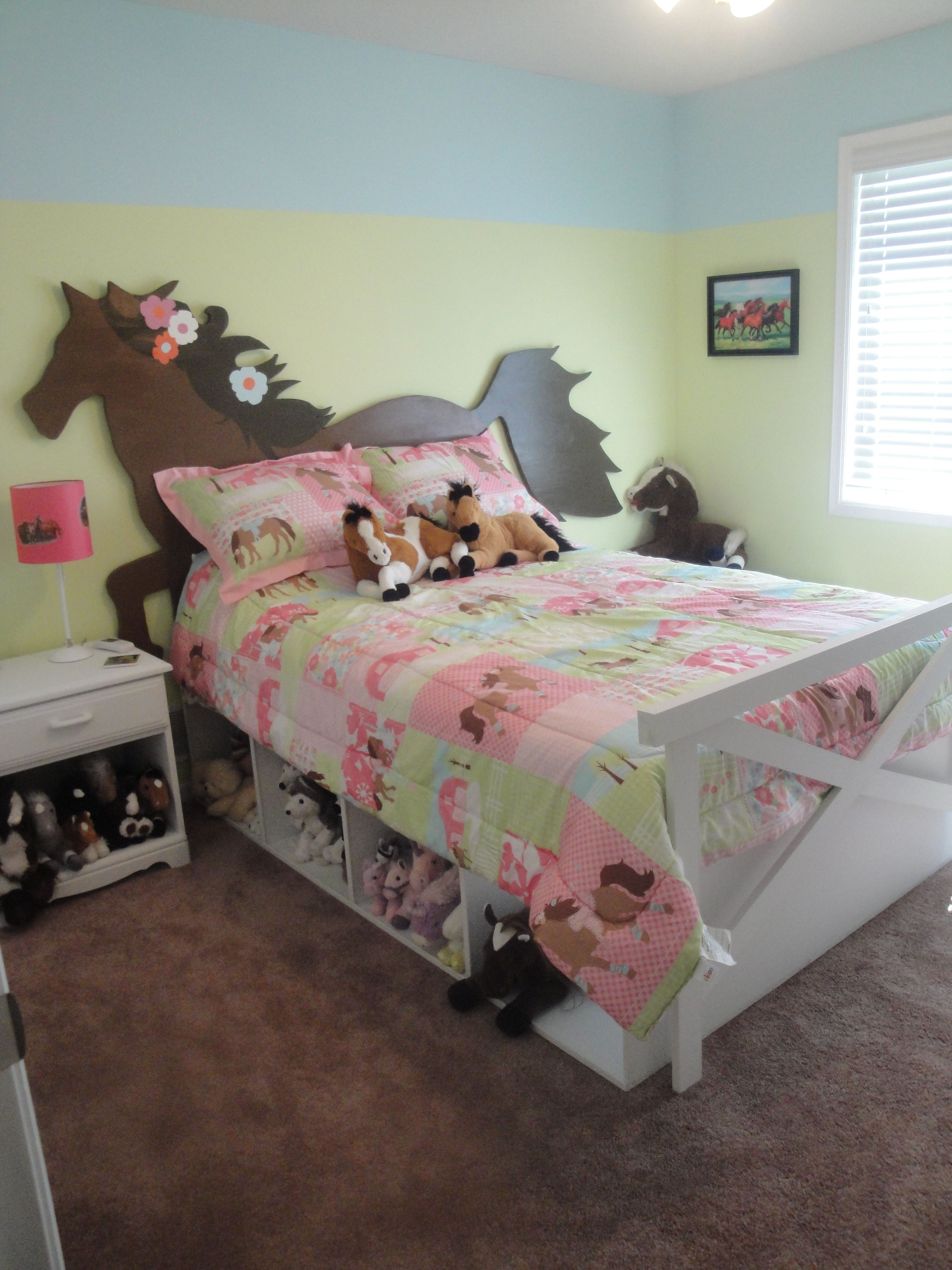 Wallpaper #6d707 Wistful Smile Horse Themed Bedrooms Bedroom Themes Girl Room