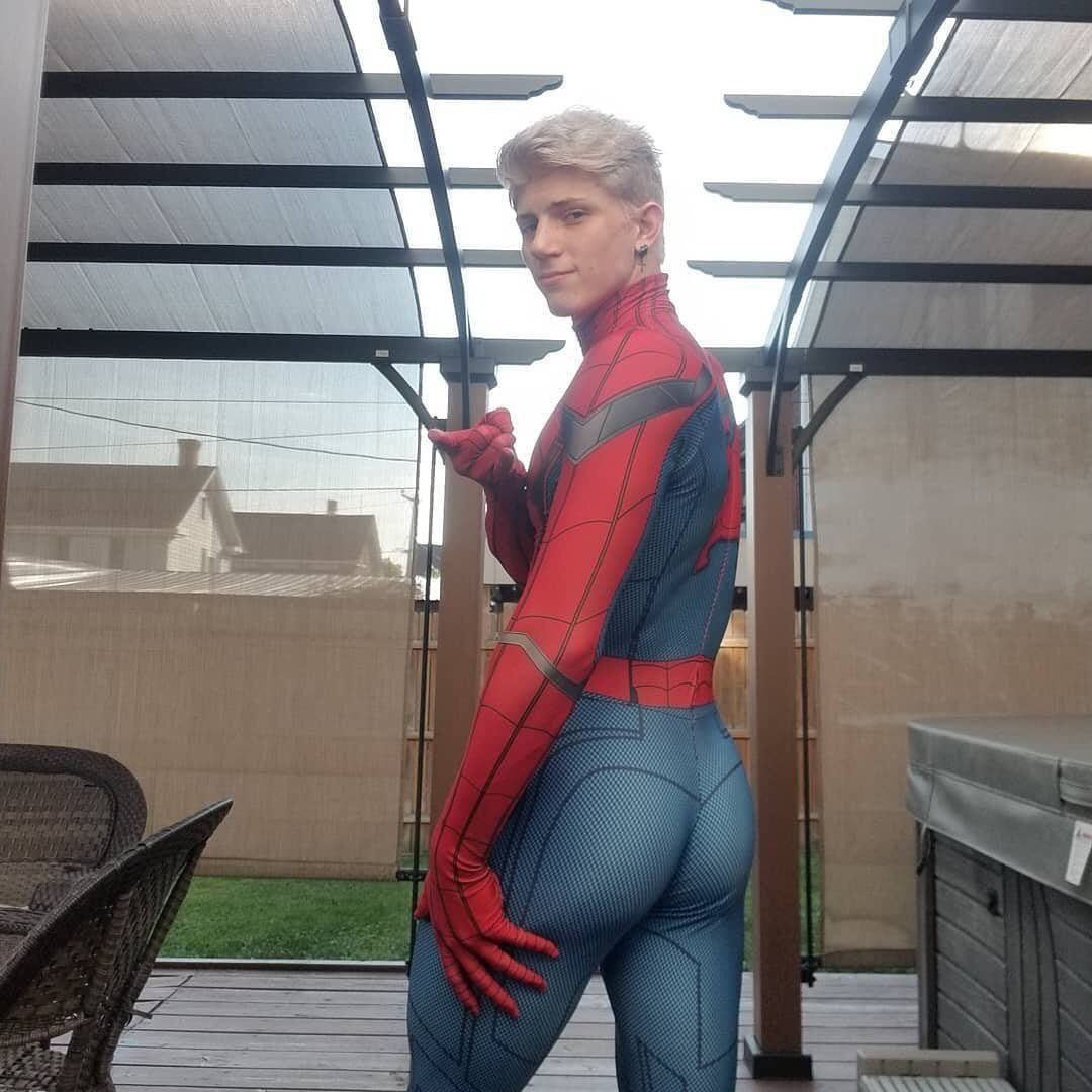 Wallpaper #hkCjMJMBJhL2WPbamMLi287 Hot Male Cosplay Spiderman and More