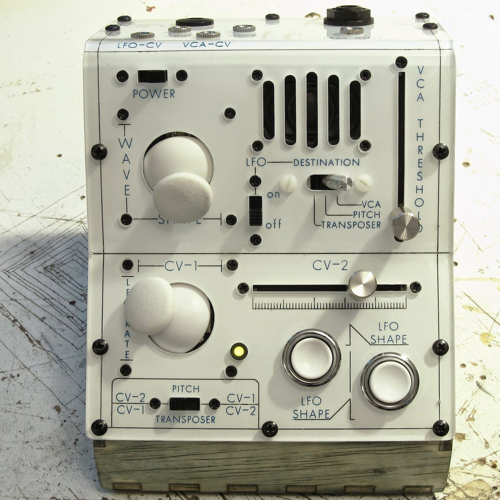 Wallpaper #oWc9-5IBSpphPi3-WZNa326 A Little Noise Maker Synth in the Vain of a Atari Punk Console but